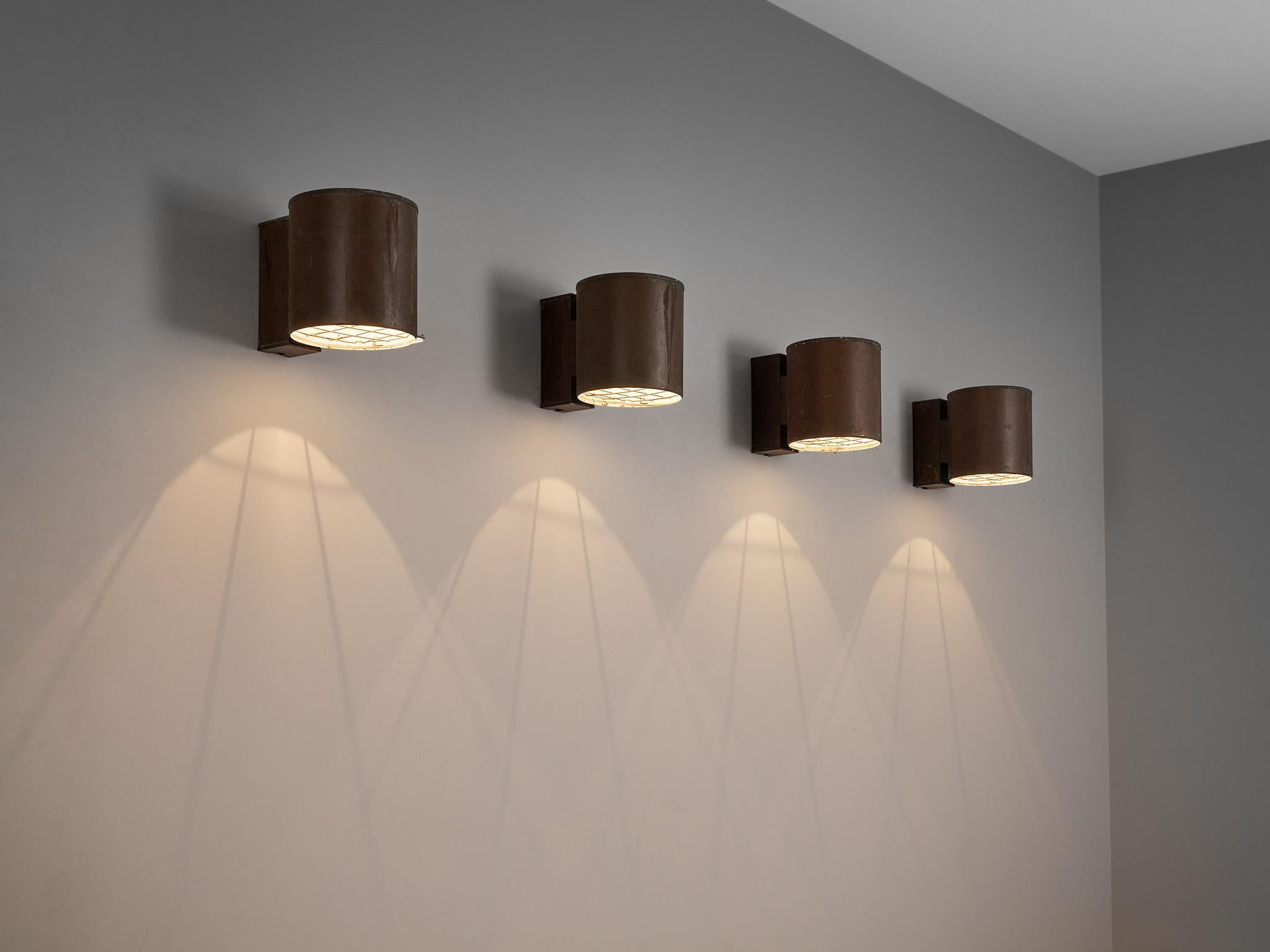 Falkenbergs Belysning, large wall lamps, patinated copper, coated steel, Sweden, 1960s

Grand Swedish wall lights in patinated copper. The cylindric shade directs the light downwards. The authentic look of the patinated copper creates a vividly play