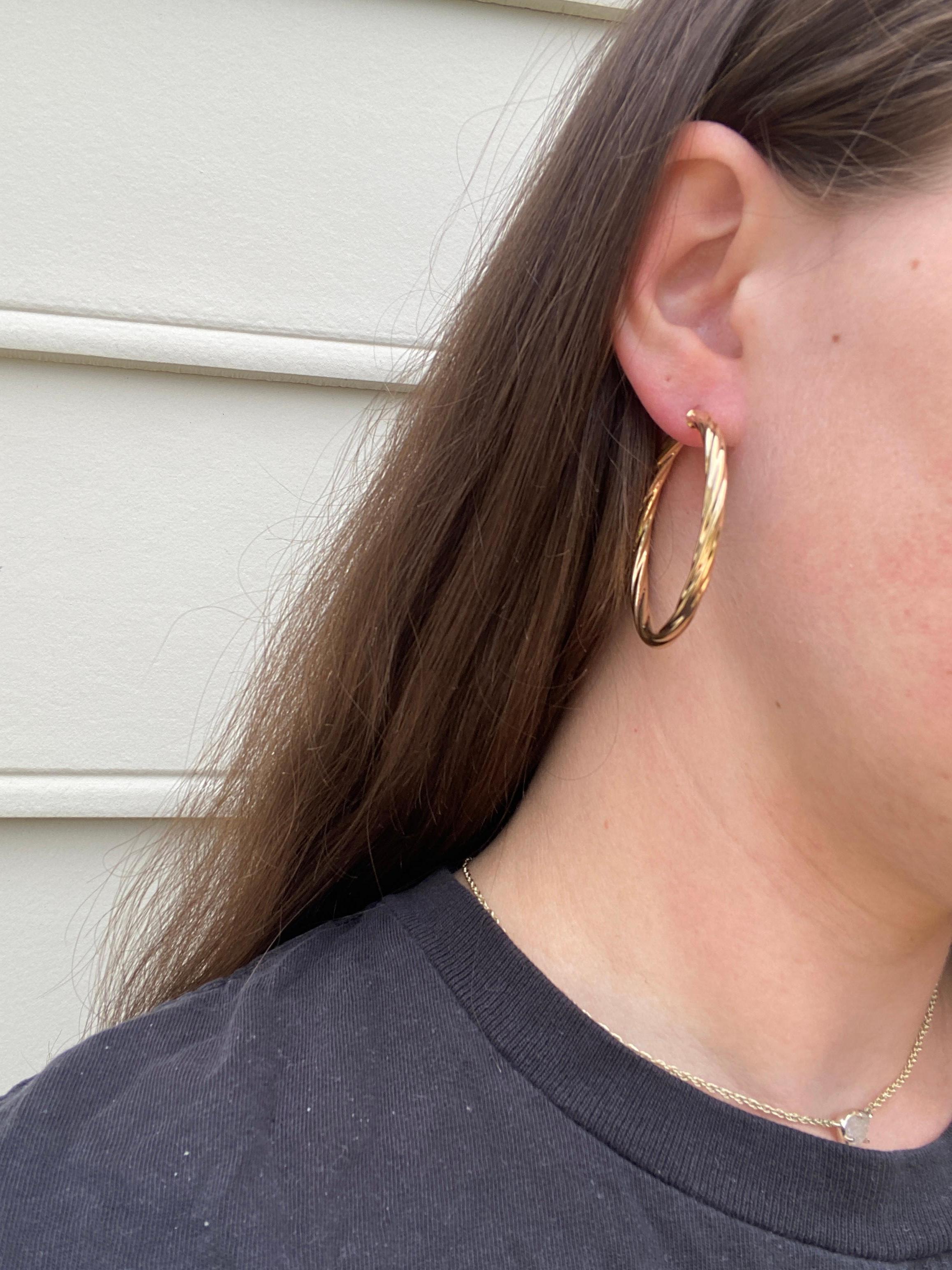 Grandes boucles d'oreilles tourbillon, or jaune 14 carats, longueur 1,88 pouces en vente 1