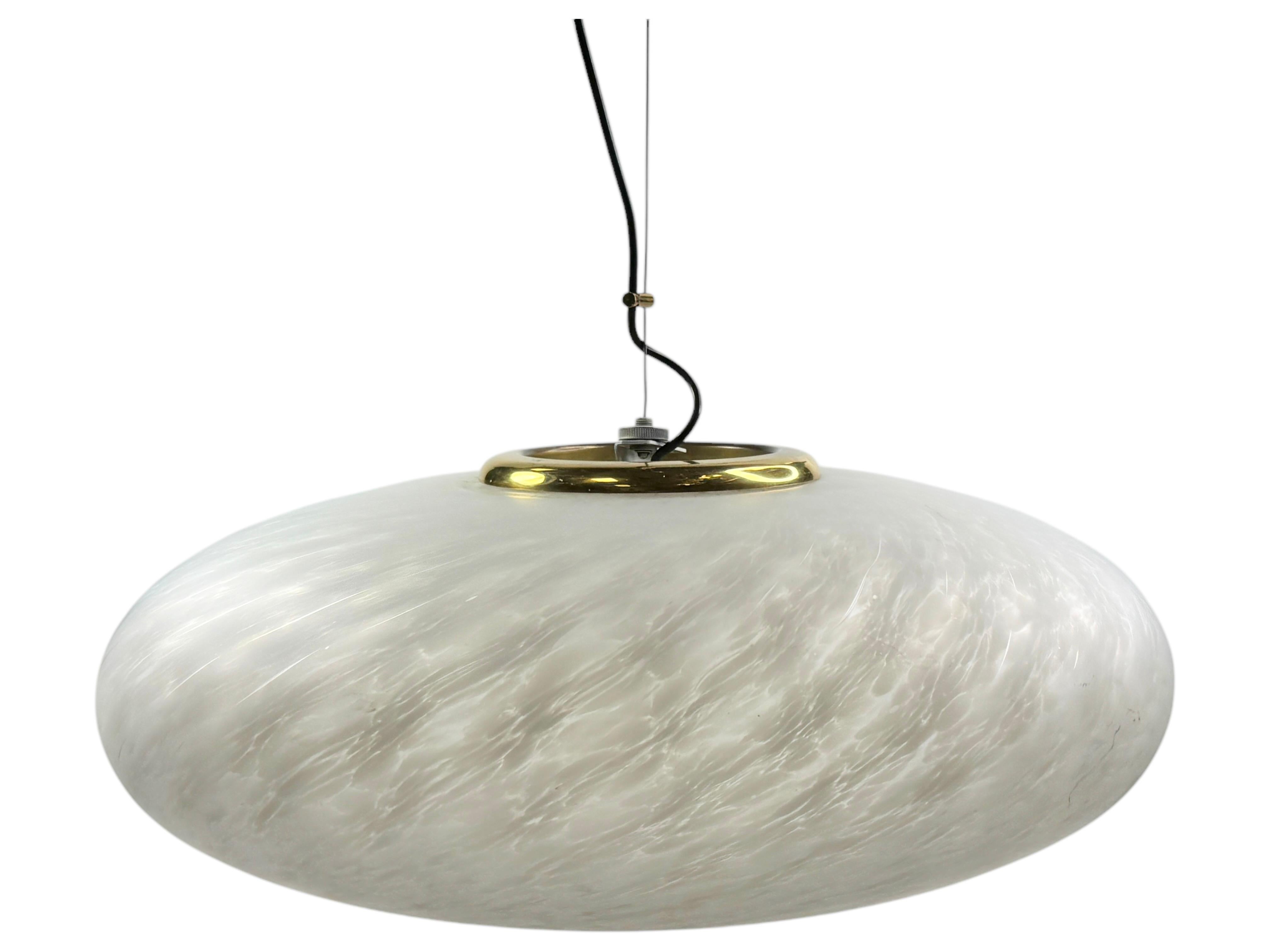 Colgante grande de cristal de Murano en forma de remolino OVNI Vetri Murano Italia Años 70 finales del siglo XX en venta