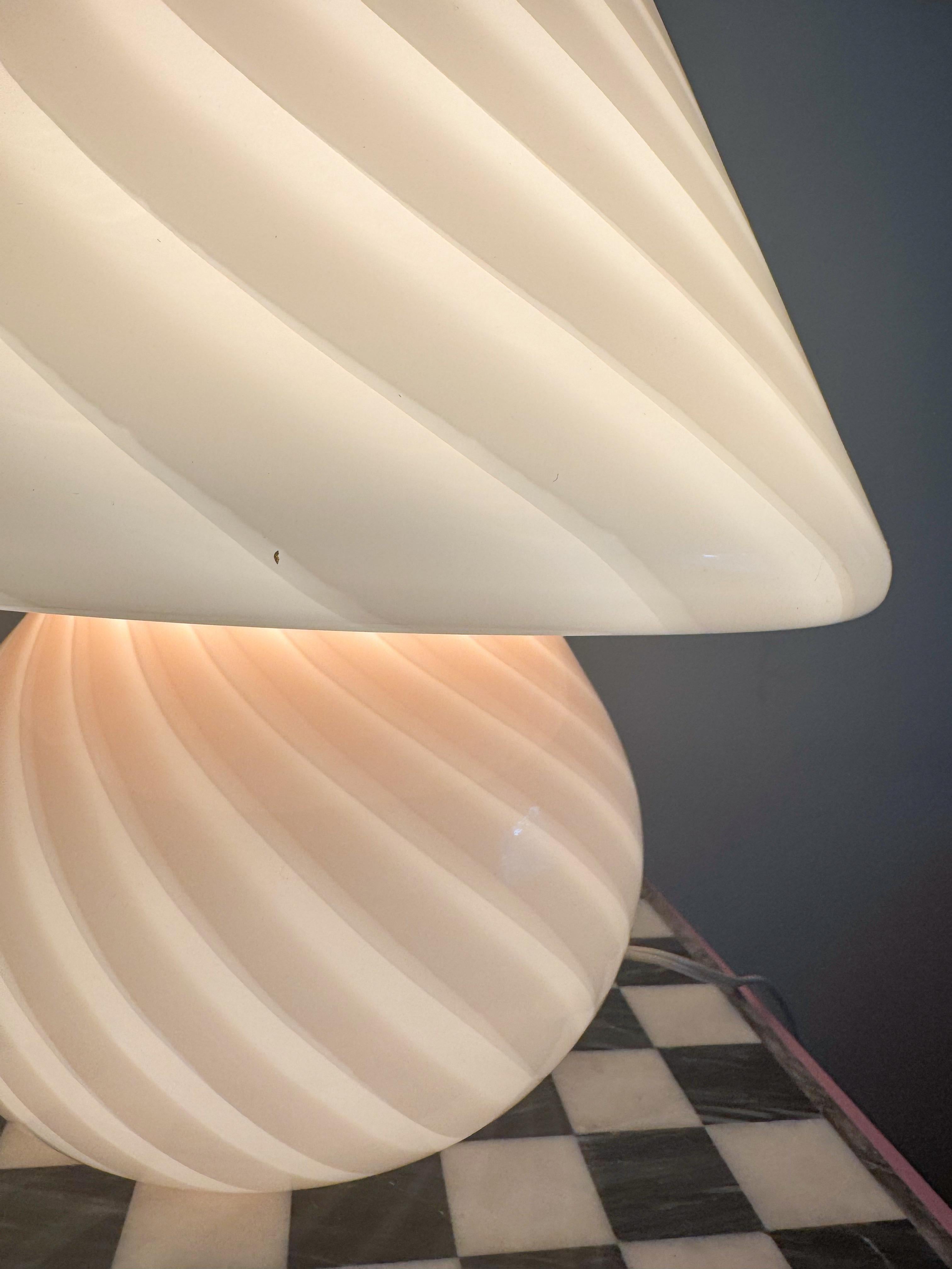 Lámpara grande de cristal soplado a mano de Murano Fungi rosa, años 70 Italia en Bueno estado para la venta en Toronto, CA
