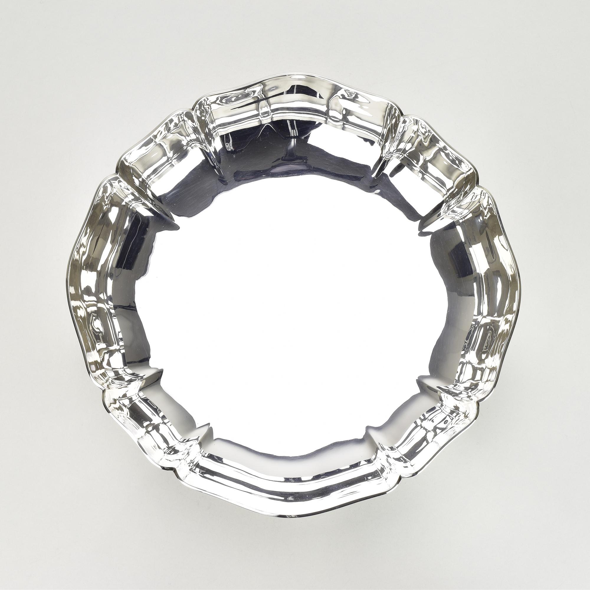 Mid-Century moderno Ciotola centrotavola smerlata grande in argento di Jetzler in vendita