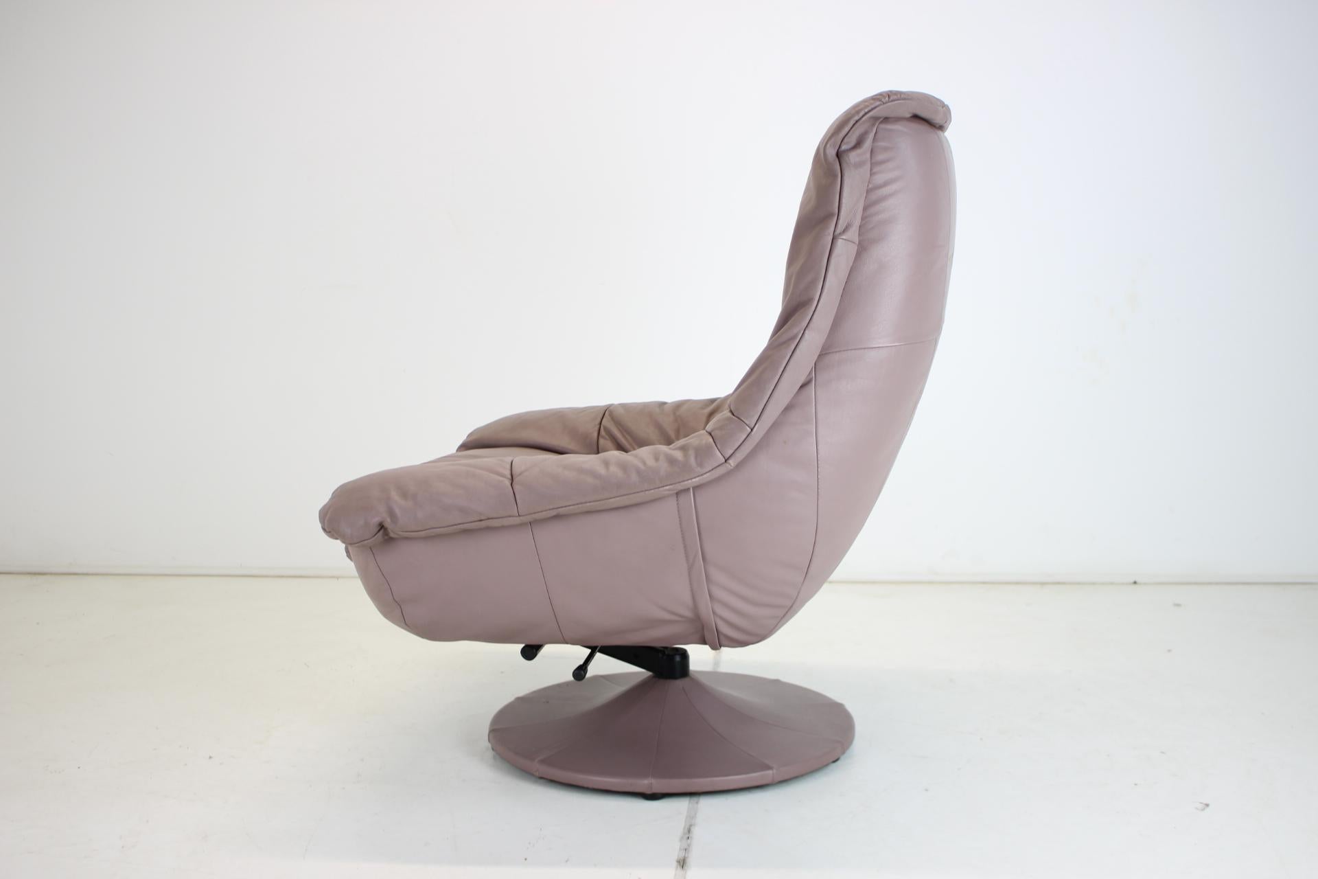 Large Swivel Adjustable Leather Armchair, Germany In Good Condition For Sale In Praha, CZ