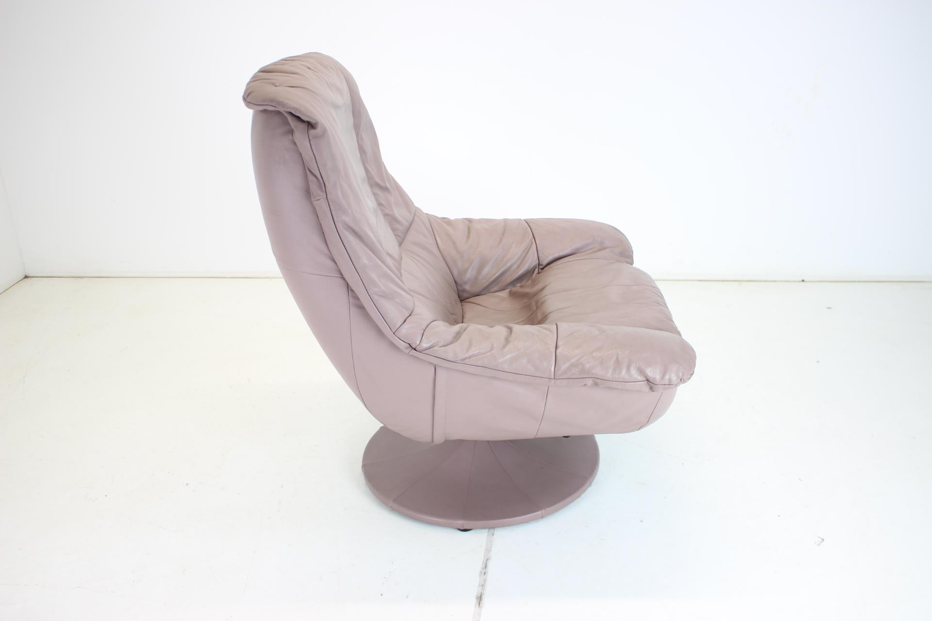 Large Swivel Adjustable Leather Armchair, Germany For Sale 1