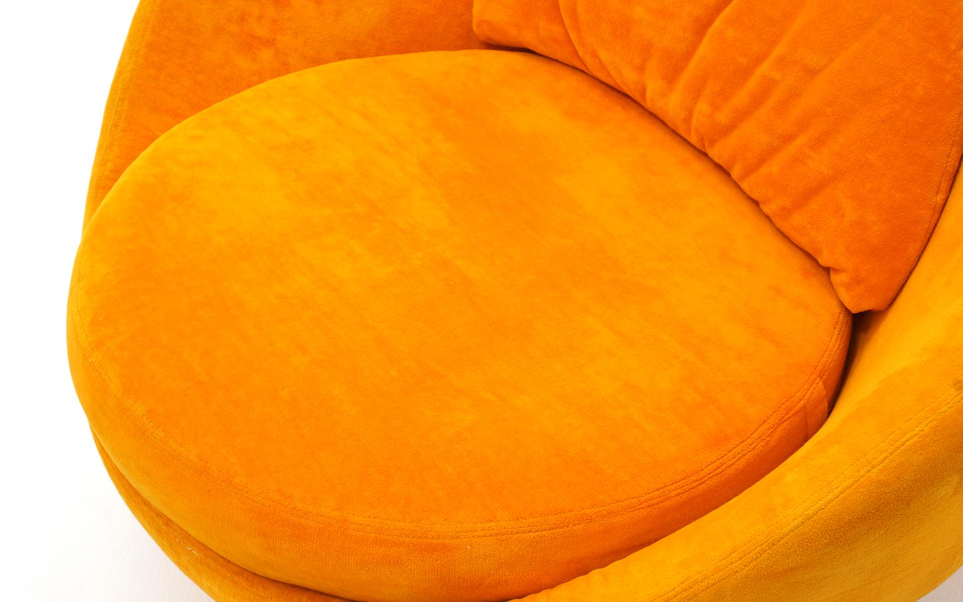 Large Swivel Egg Chair by Milo Baughman, Original Orange In Good Condition In Kansas City, MO
