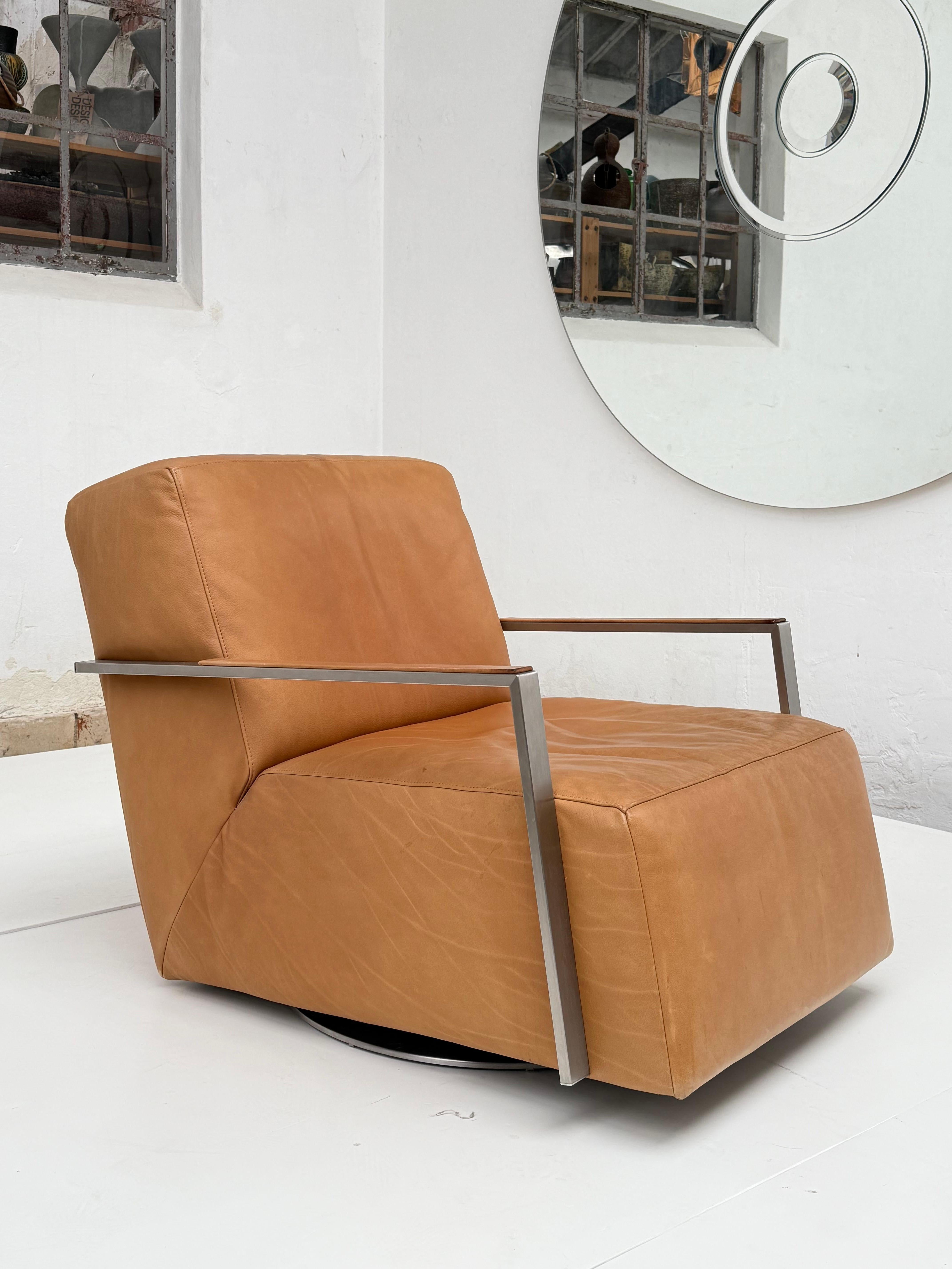 Leather & Stainless Steel Lounge Chair made by Topform The Netherlands 1990's

Top quality production and materials make this a very comfortable Swivelling Lounge Chair 

Minor user wear consistent with age and use preserving a beautiful patinated