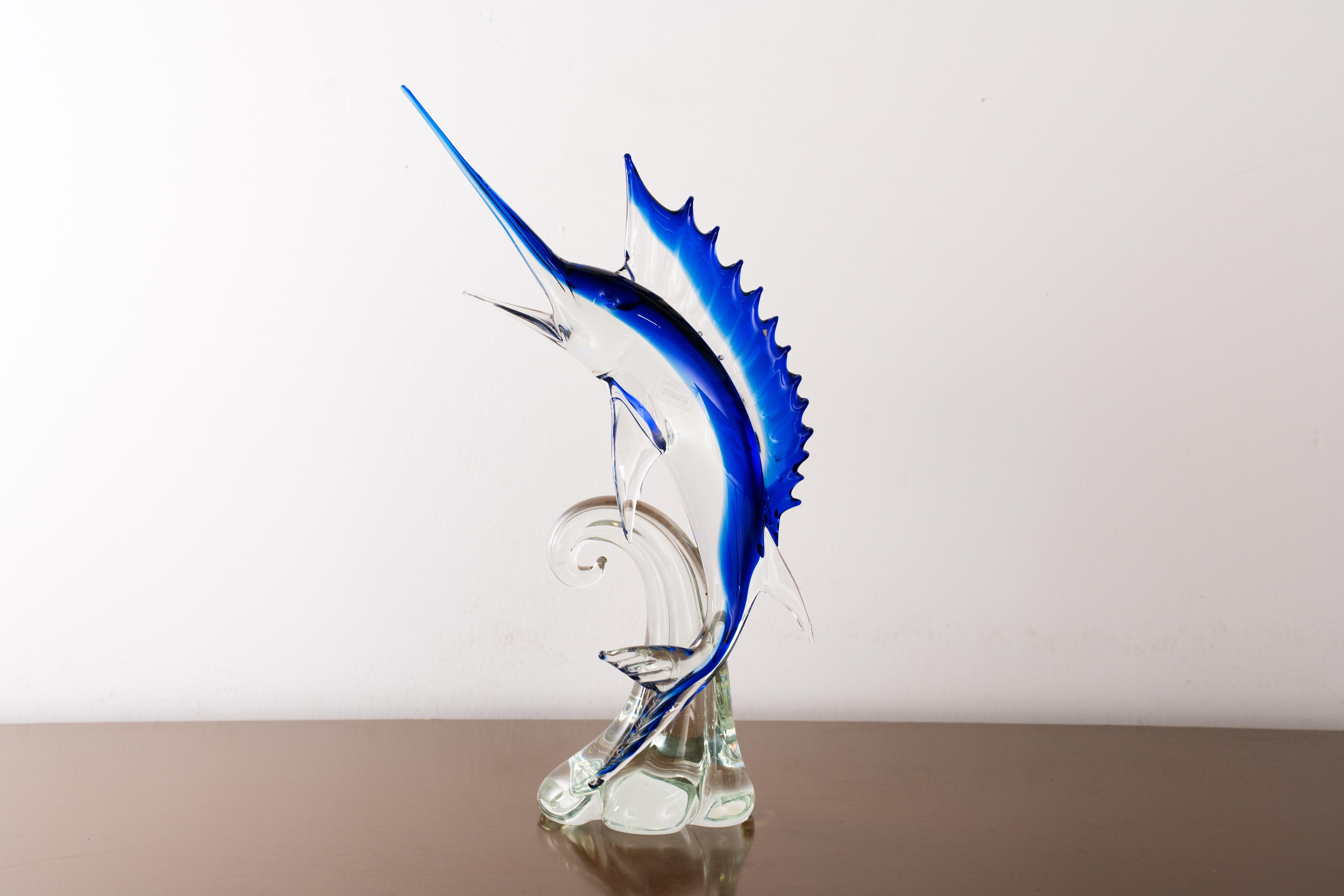 Escultura Pez Espada en cristal de Murano Azul y Cristal, Italia en stock

Dimensiones: L 27 cm x A 44 cm x P 27 cm ( L 10,6