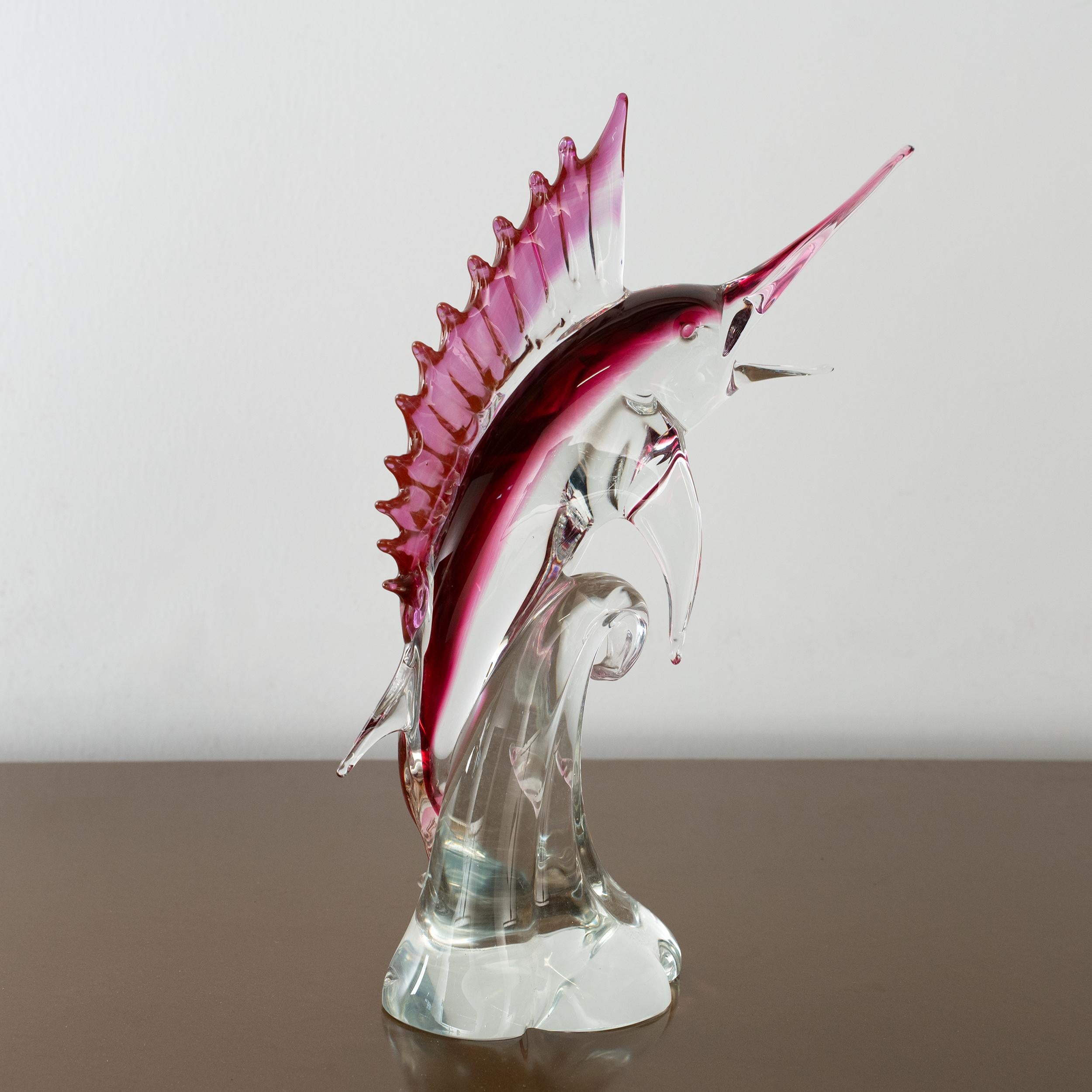 Gran Escultura Pez Espada rosa rubí y cristal de Murano, Italia en stock en venta 3