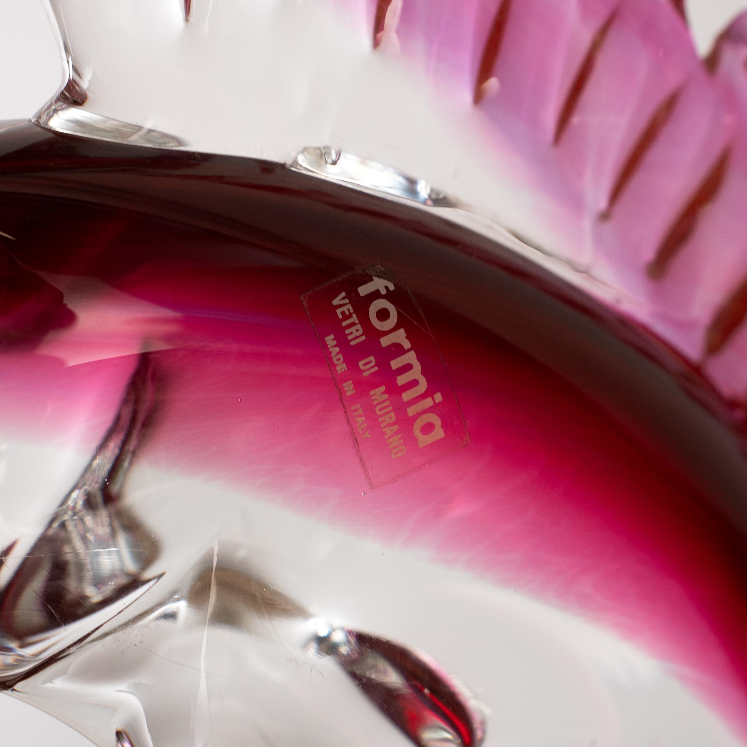 Gran Escultura Pez Espada rosa rubí y cristal de Murano, Italia en stock Hecho a mano en venta