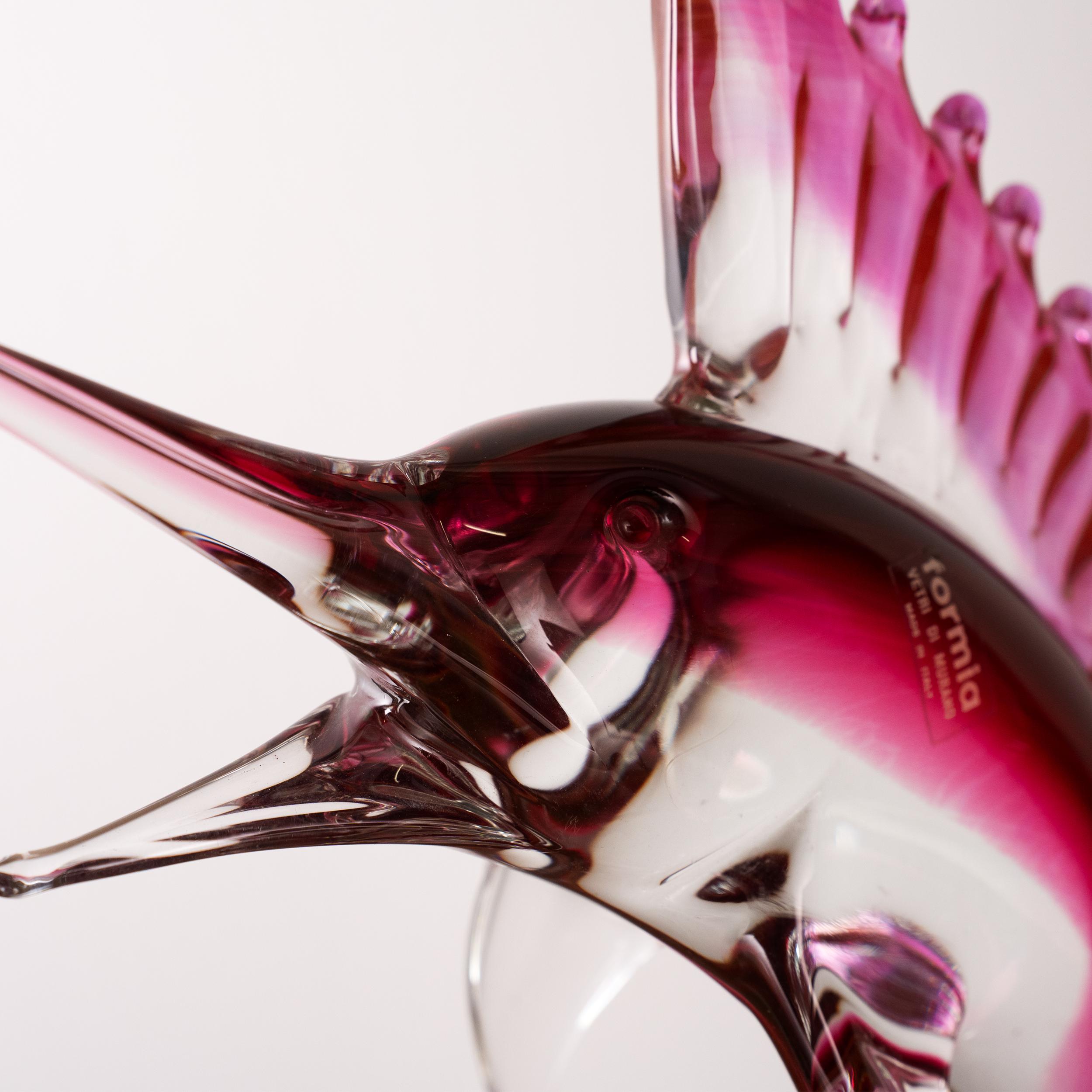 Gran Escultura Pez Espada rosa rubí y cristal de Murano, Italia en stock en Bueno estado para la venta en Venezia, IT