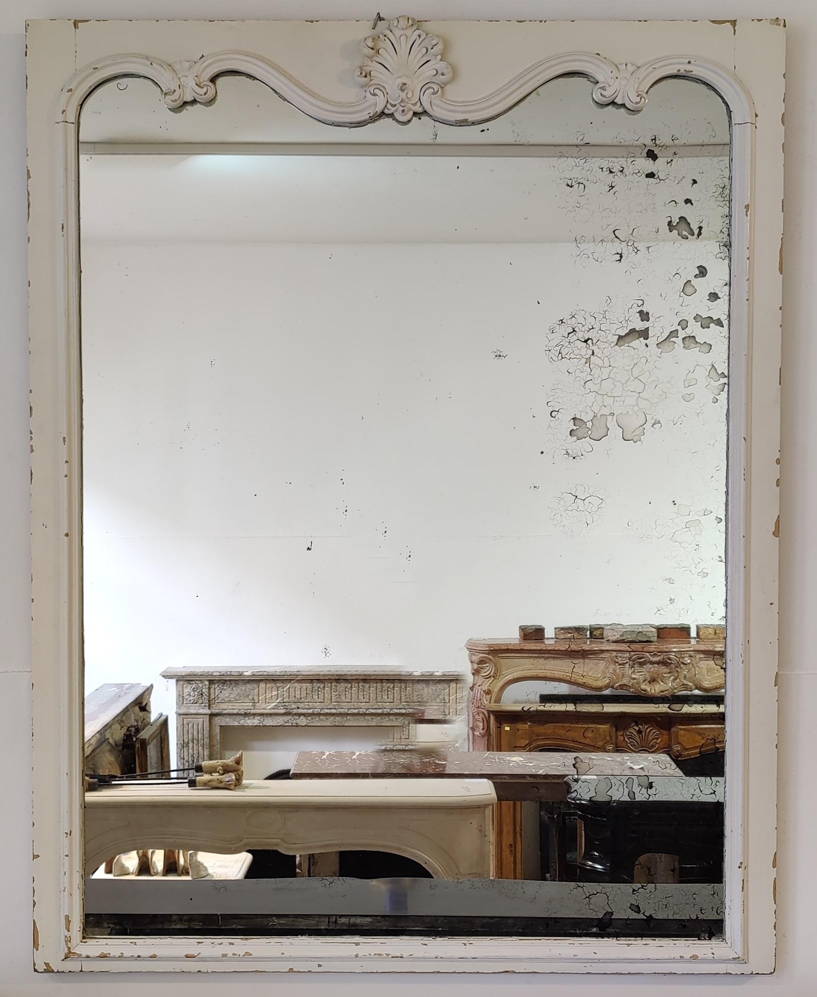 Fantastic French symmetric overmantel / trumeau mirror.
The painted frame shows great decorations and patina.

Mirror has some nice oxidation and wear, consistent with its age.

Mirror size: 
Inch: 68,11 x 53,5 x 1,7 (Height x Width x