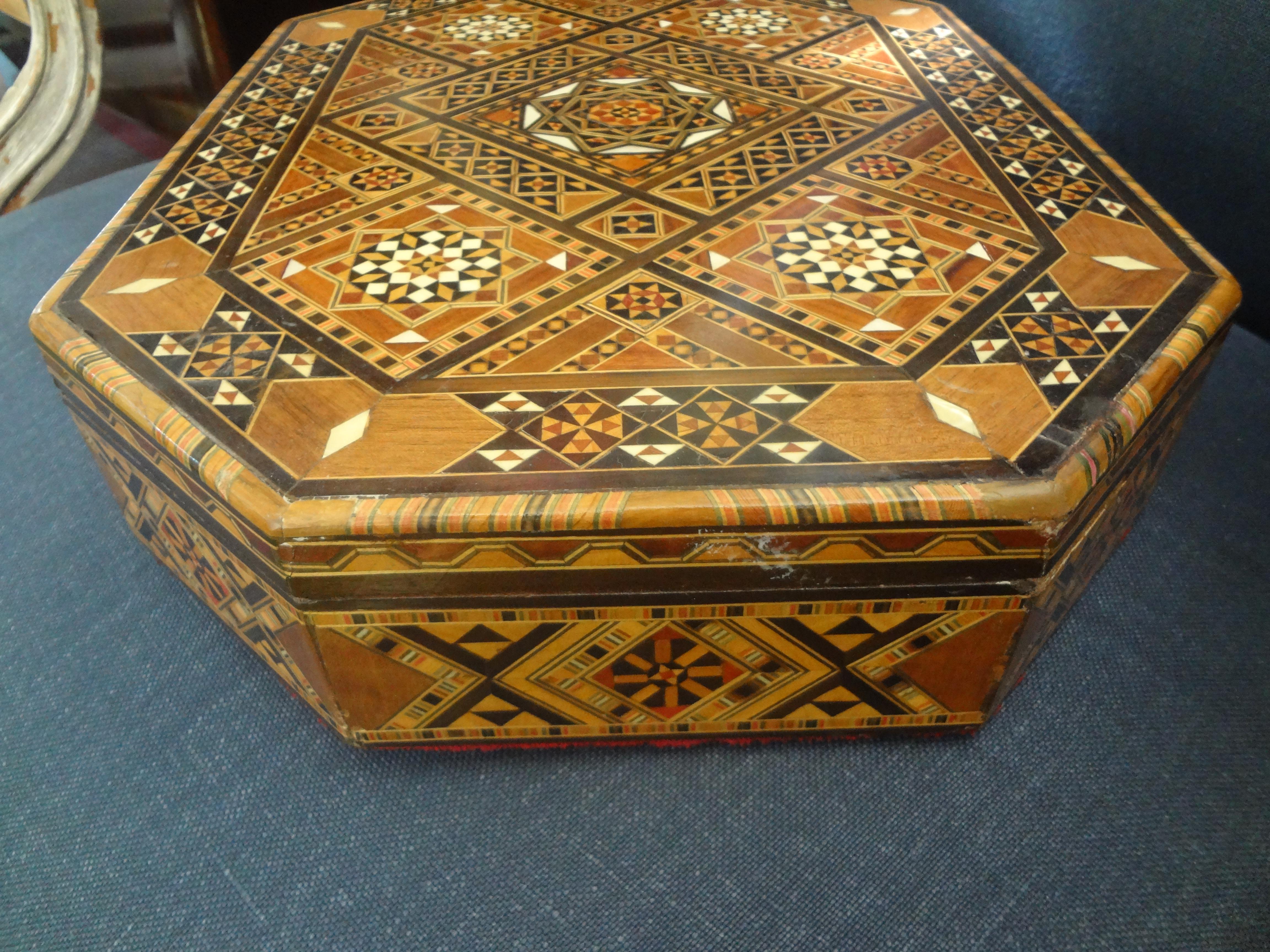 Stunning large handcrafted Moroccan, Syrian or Middle Eastern arabesque style octagonal box. Our handsome felt lined decorative box is inlaid with several types of wood and mother of pearl. Our large Syrian or Middle Eastern box is the perfect