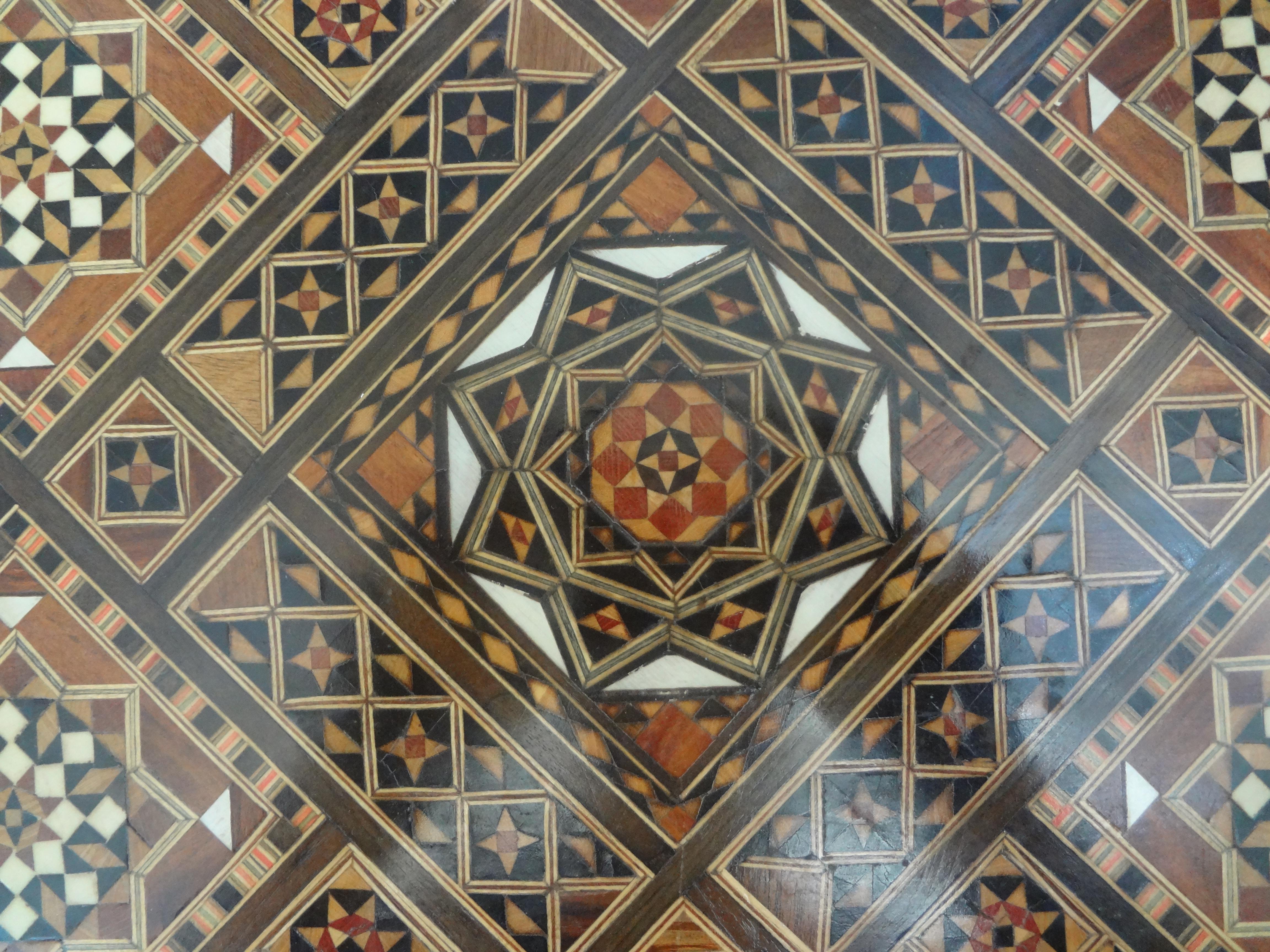 Large Moroccan or Middle Eastern Octagonal Box with Inlaid Mother of Pearl In Good Condition In Houston, TX
