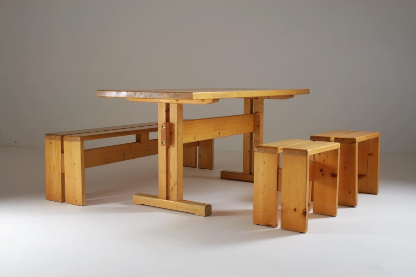 Großer Tisch, Bank und 2 Hocker Les Arcs, Charlotte Perriand, Frankreich 1960er Jahre im Angebot 2