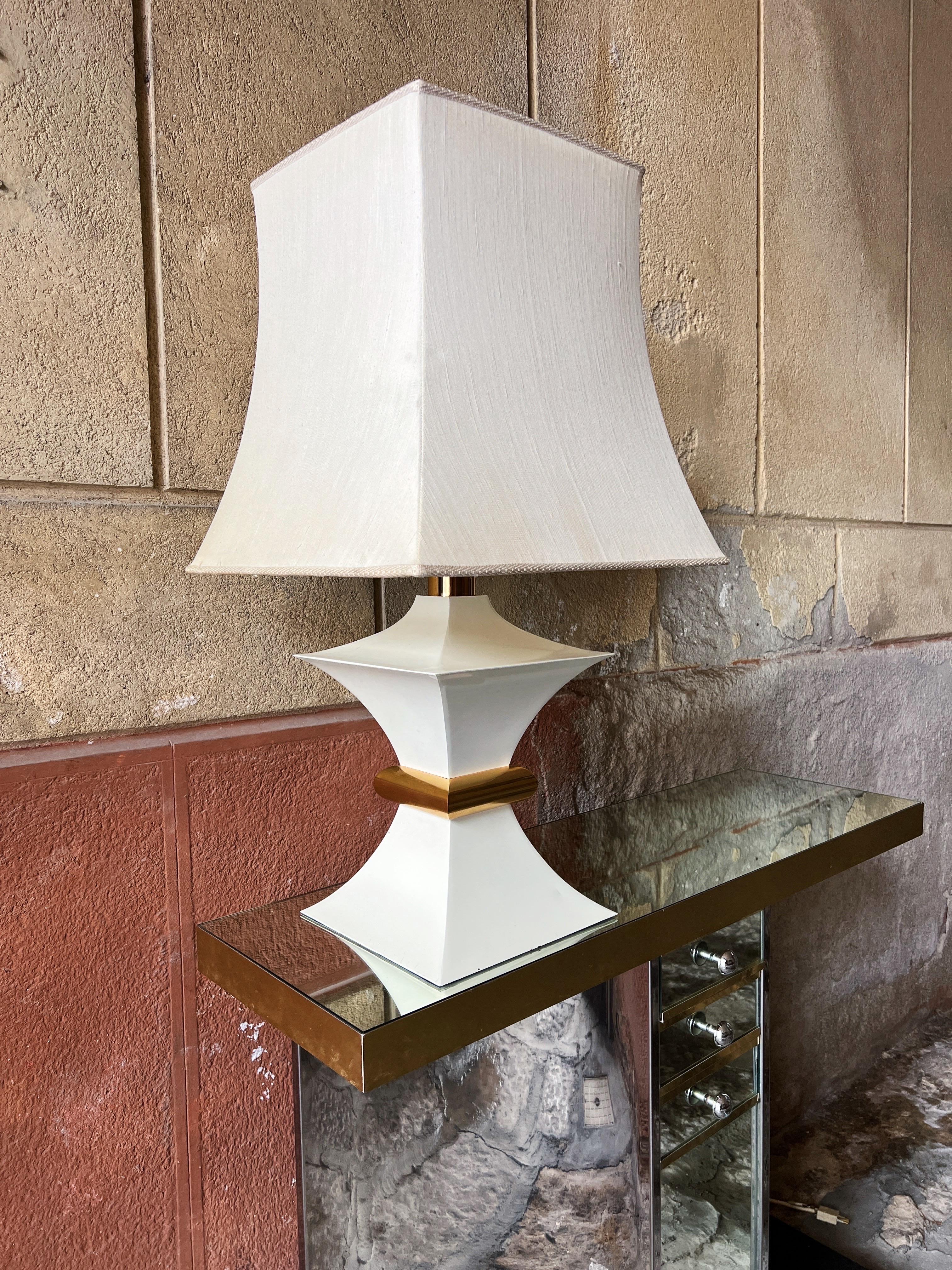 Large Italian 1970s table lamp  For Sale 8
