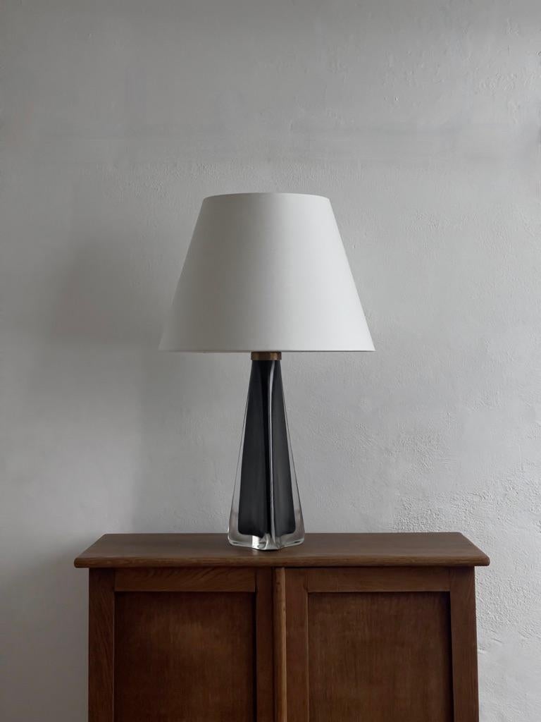 Carl Fagerlund's table lamp for Orrefors emerges as an epitome of elegance and innovation. Crafted amidst the flourishing design milieu of 1960s Sweden, this exquisite piece stands as a testament to Fagerlund's mastery in the realm of glass