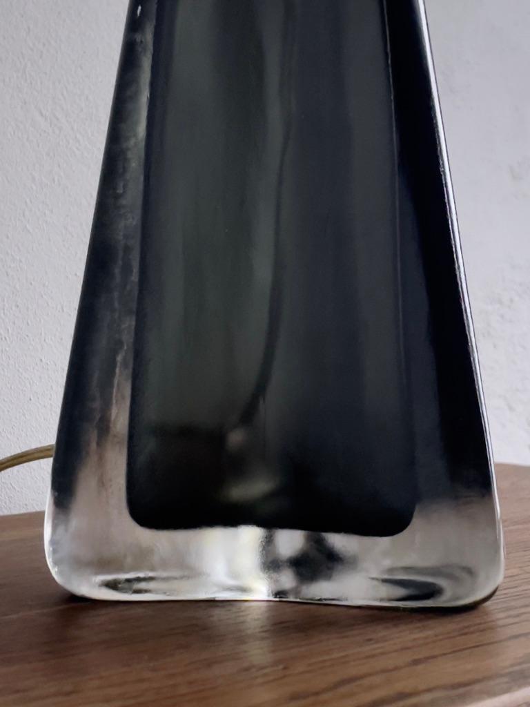Large table lamp by Carl Fagerlund for Orrefors in black and clear frosted glass For Sale 1