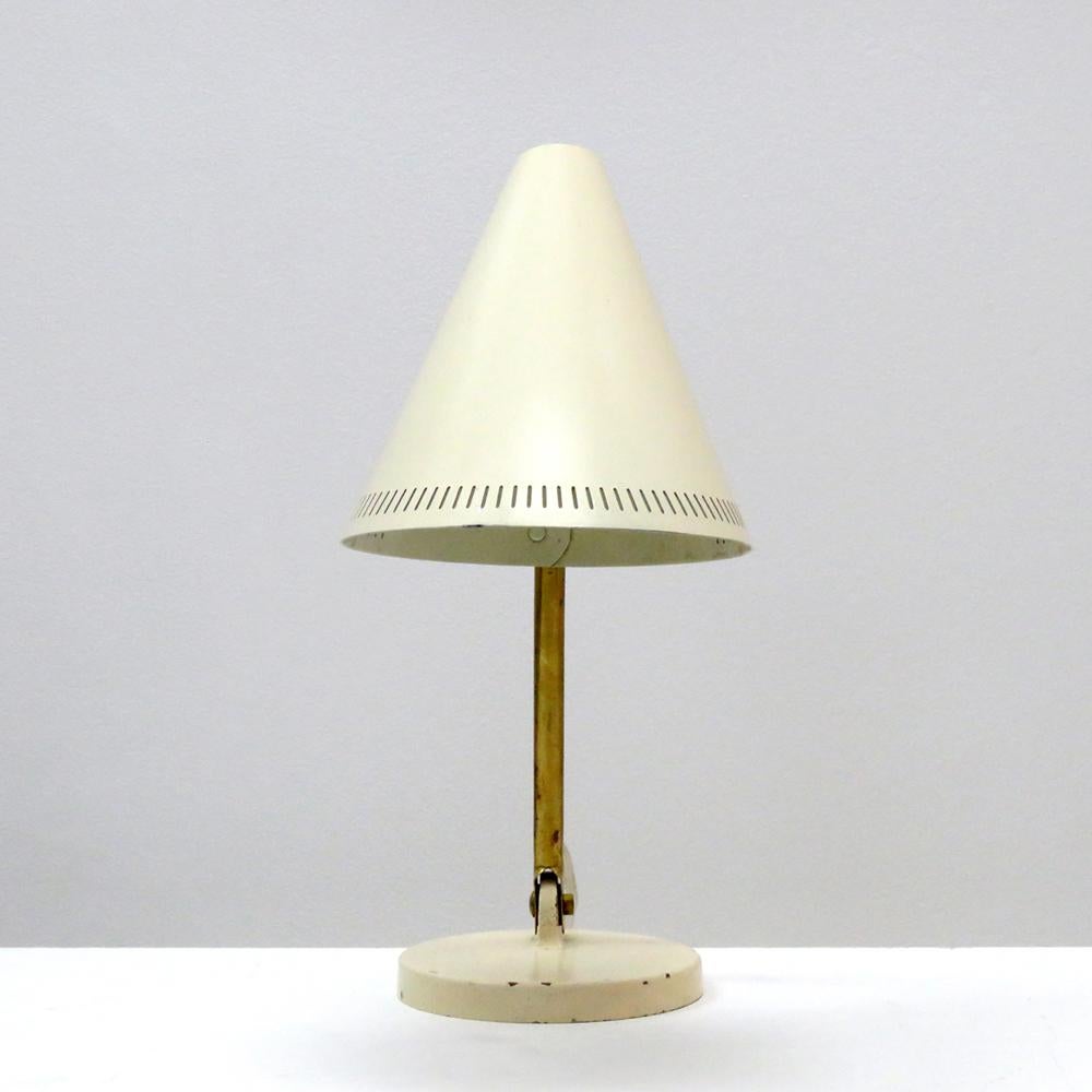 Große Tischleuchte von Paavo Tynell für Taito, 1950 (Metall) im Angebot