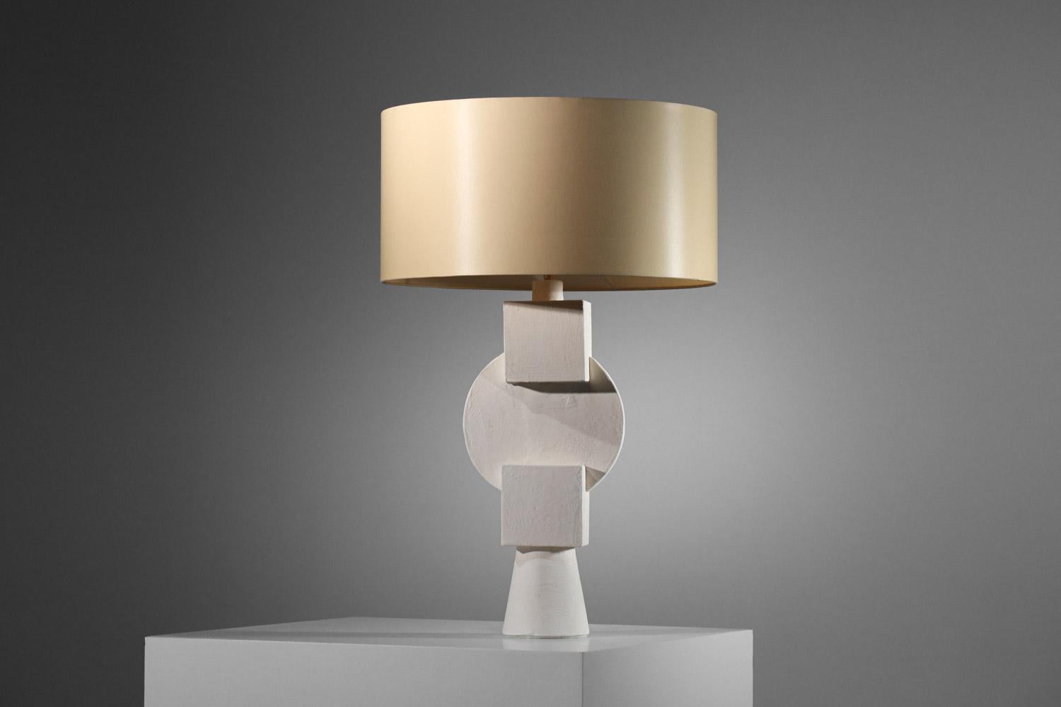 XXIe siècle et contemporain Grande lampe de table cubiste géométrique en plâtre dans l'esprit des années 40 en vente