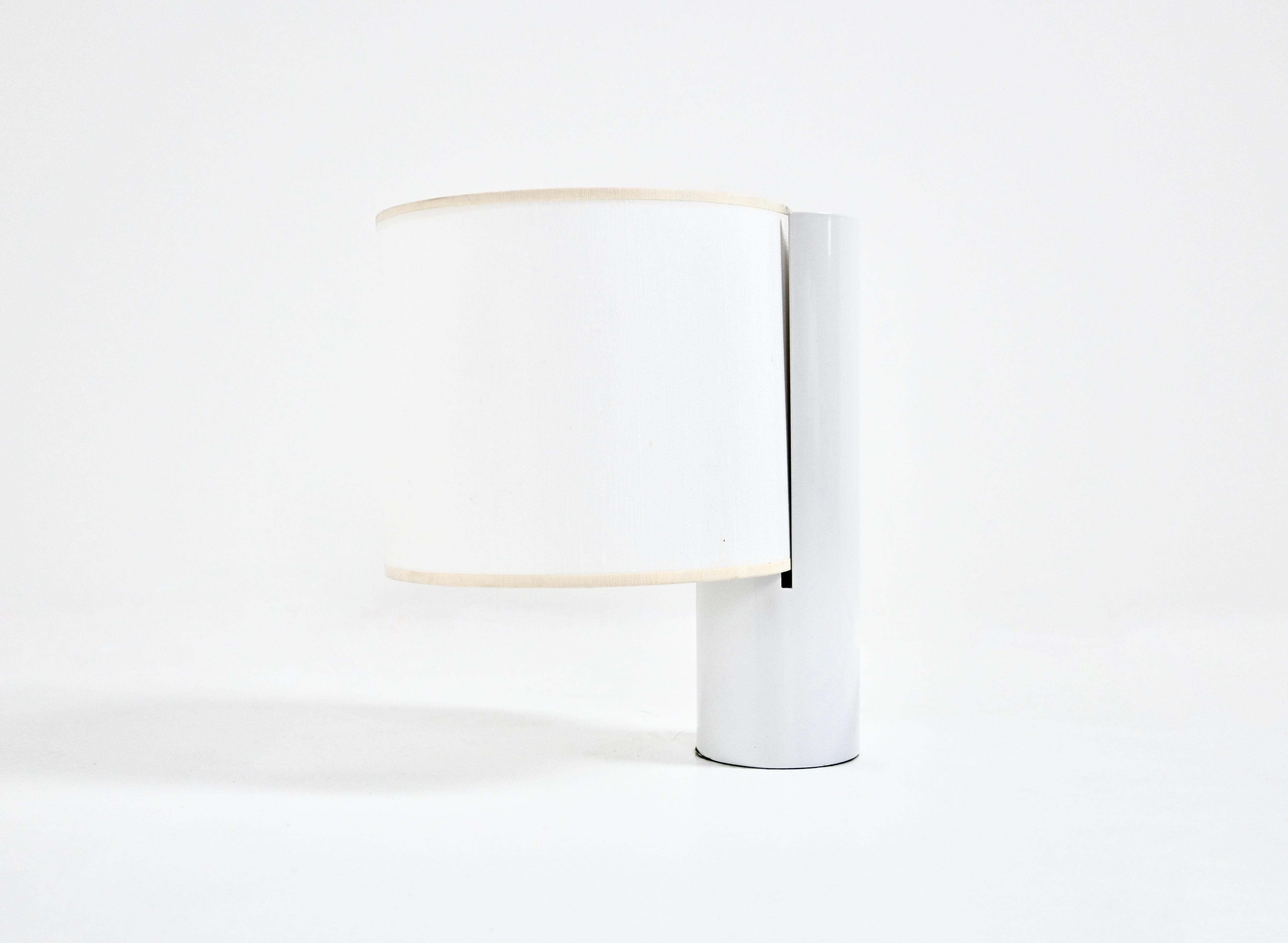 White lamp with metal base and fabric shade designed by Giulana Gamigna. Model: Fluette. With original box. Wear due to time and age of lamps.
FOR SHIPPING, REQUEST US FOR RECEIVE THE BEST PRICE
