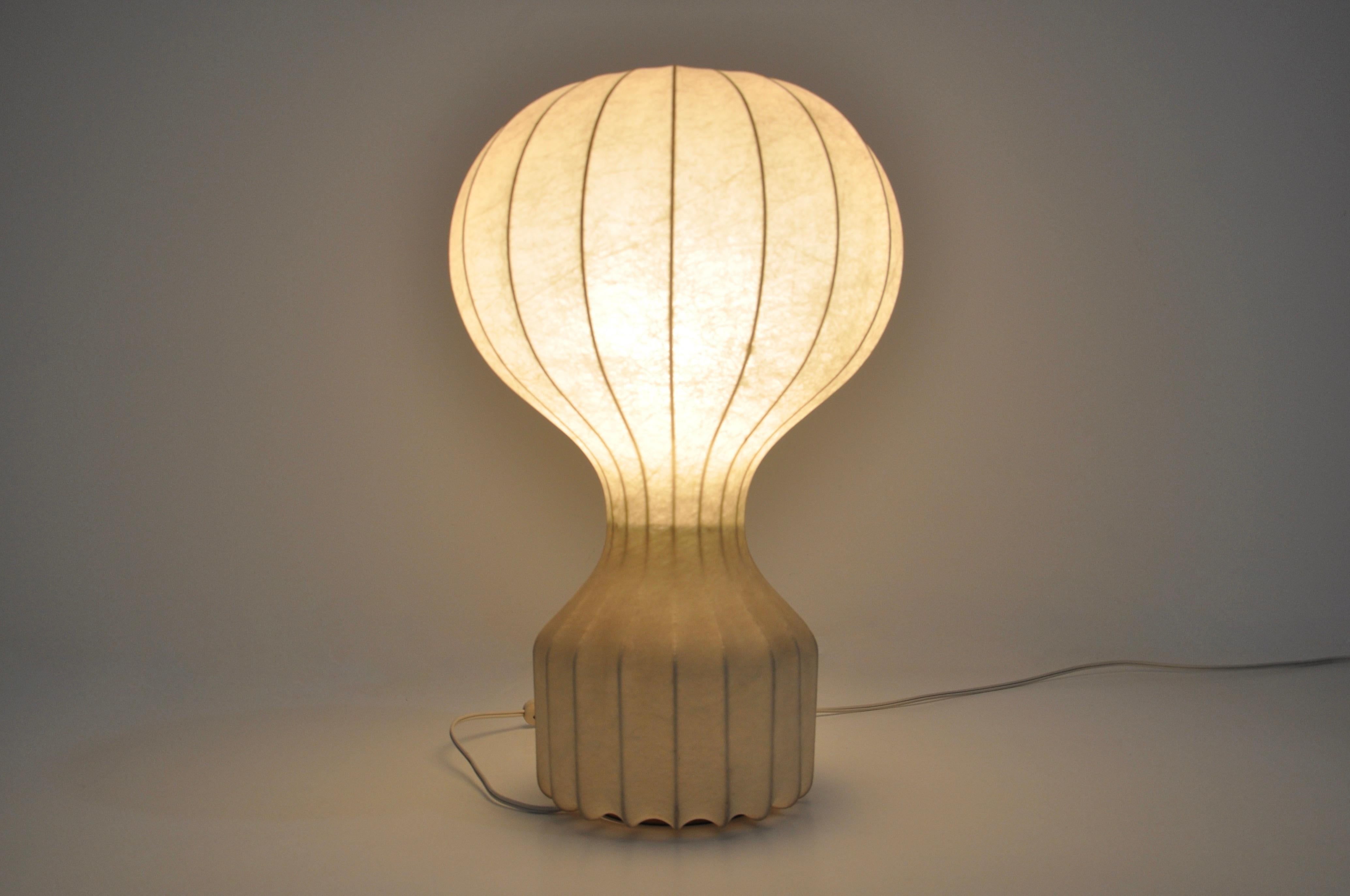 Metà XX secolo Lampada da tavolo grande 
