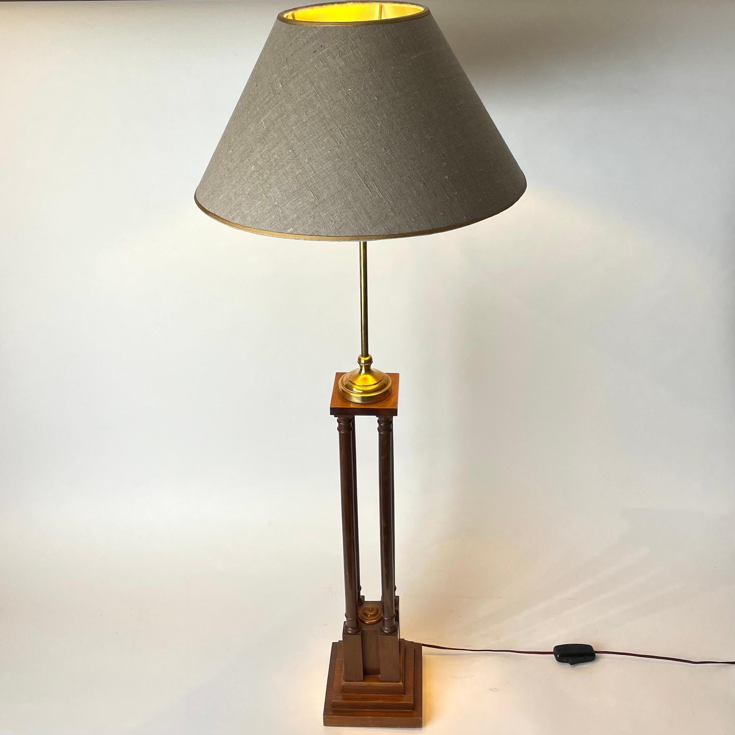  Very Large Table Lamp in ”Grand Tour” style from the early 20th Century. Made in mahogany (swietenia mahogoni) and brass with classic columns.

New lamp shade in linen with gilt inside to give a cozy light.

Wear consistent with age and use 