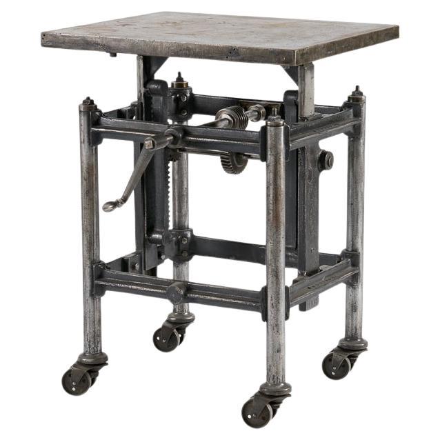 Large Table-top Mechanical Lift en vente