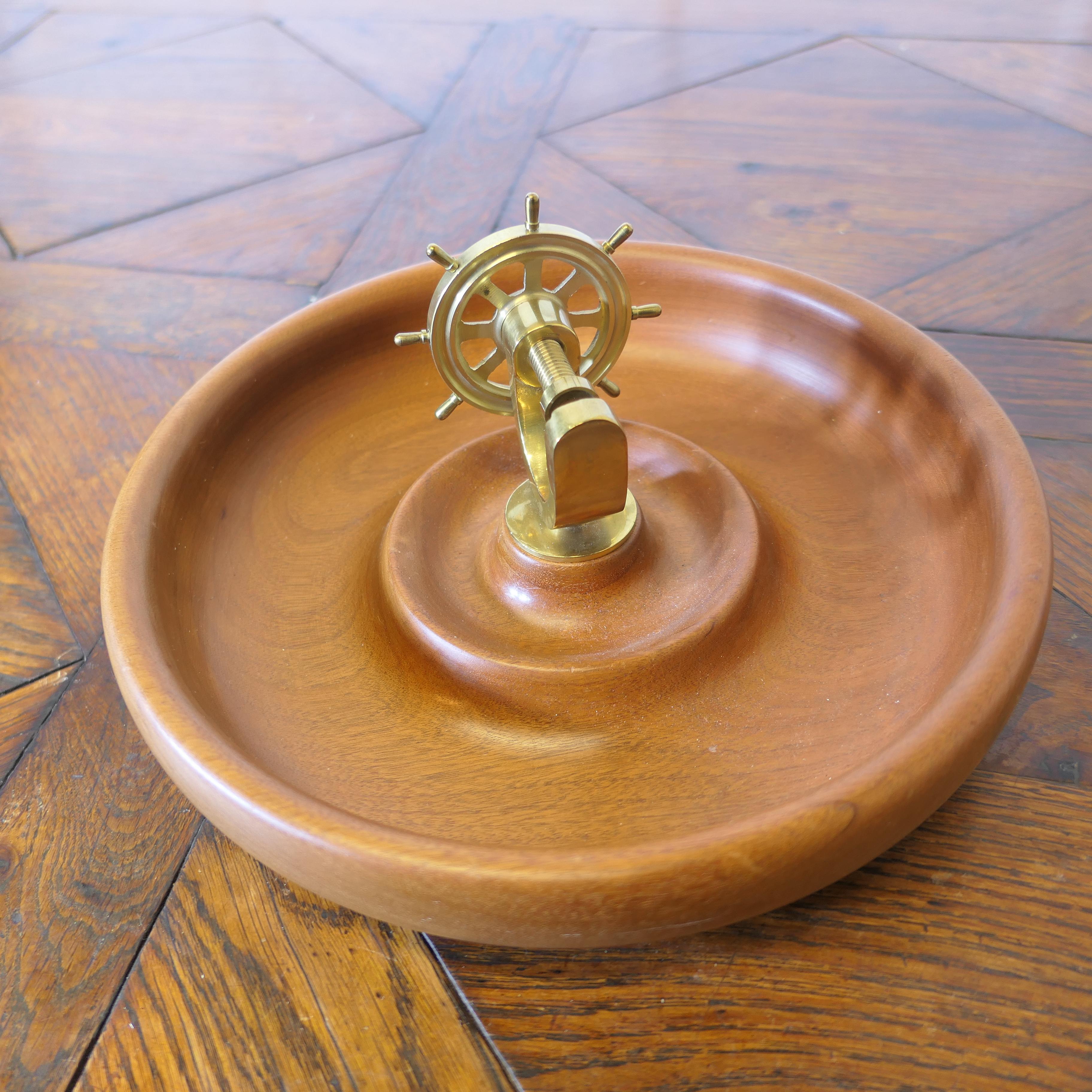 Large Table Top Treen Nut Cracker Dish, 1950s Nautical Theme In Good Condition For Sale In Godshill, Isle of Wight