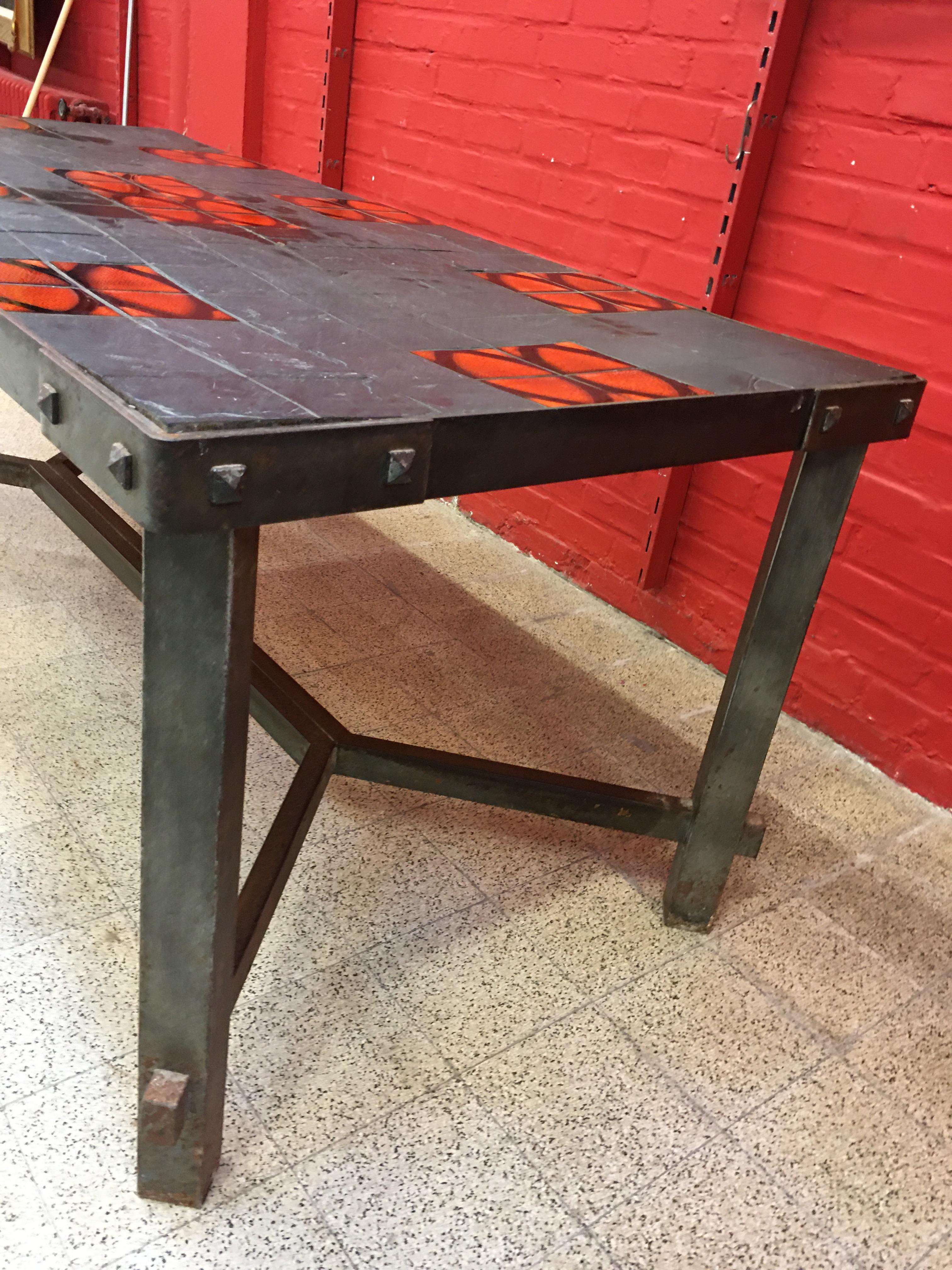 Grande table avec structure métallique dans le style de Jacques Adnet, datant d'environ 1950 en vente 3