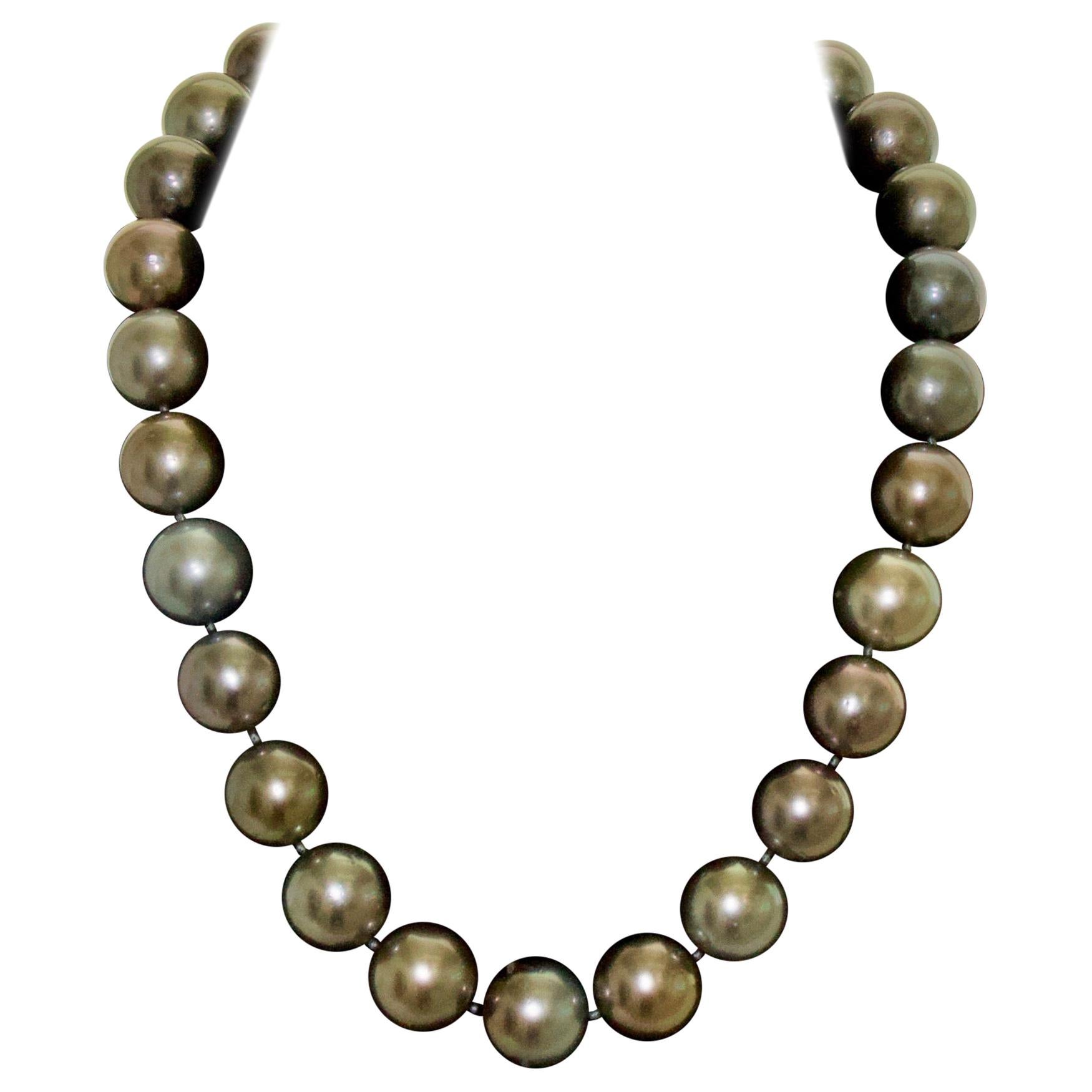 Large Tahitian Pearl Necklace with 18 Karat Magnetic Clasp For Sale