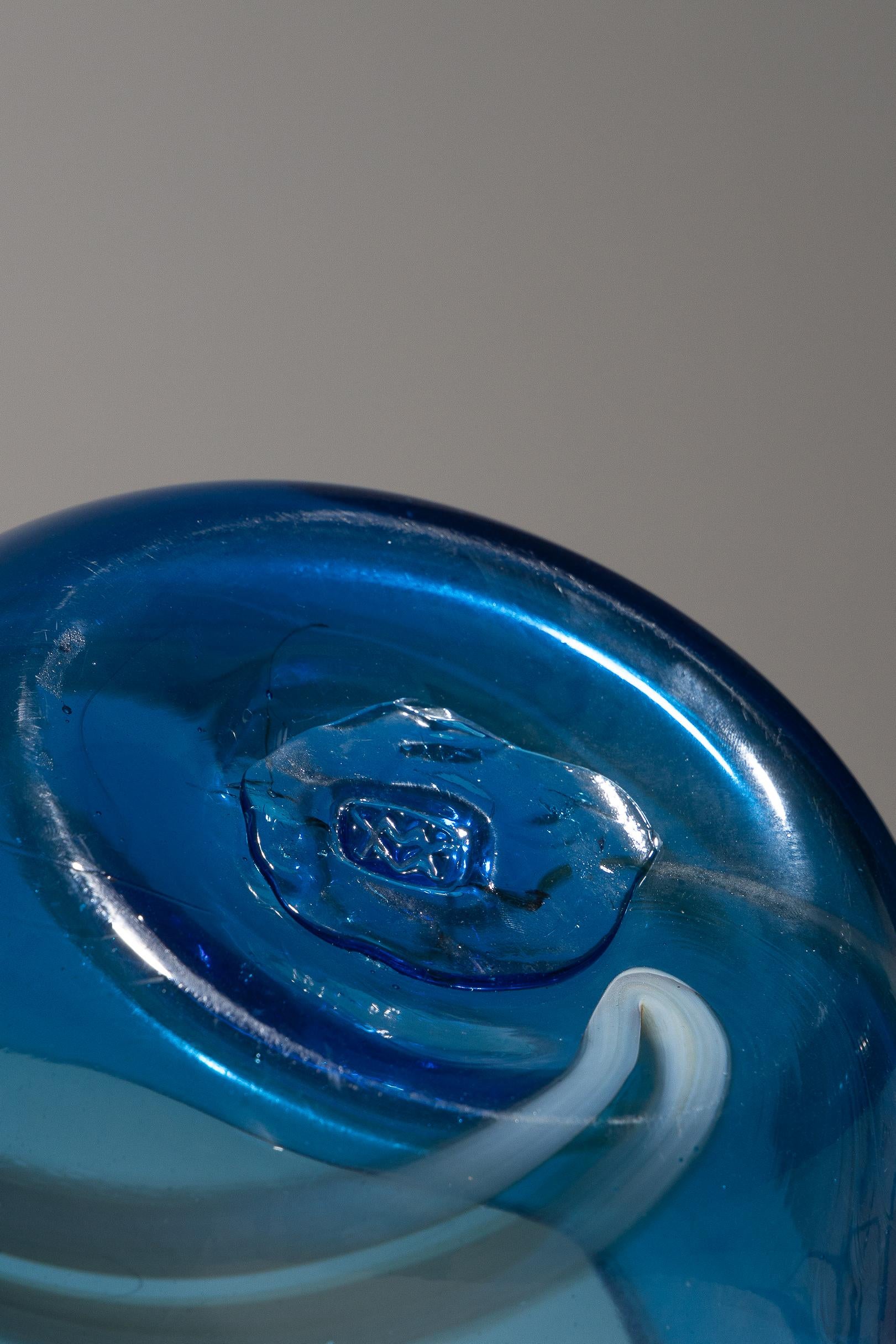 Grand bol en verre soufflé bleu, années 1980 Bon état - En vente à PARIS, FR