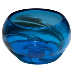 Grand bol en verre soufflé bleu, années 1980