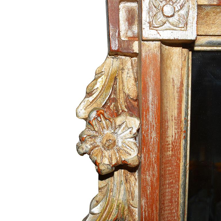 Großer, großer, floral geschnitzter Kaminsimsspiegel aus venezianischem Holz mit Relief von LaBarge, Italien (Rokoko) im Angebot