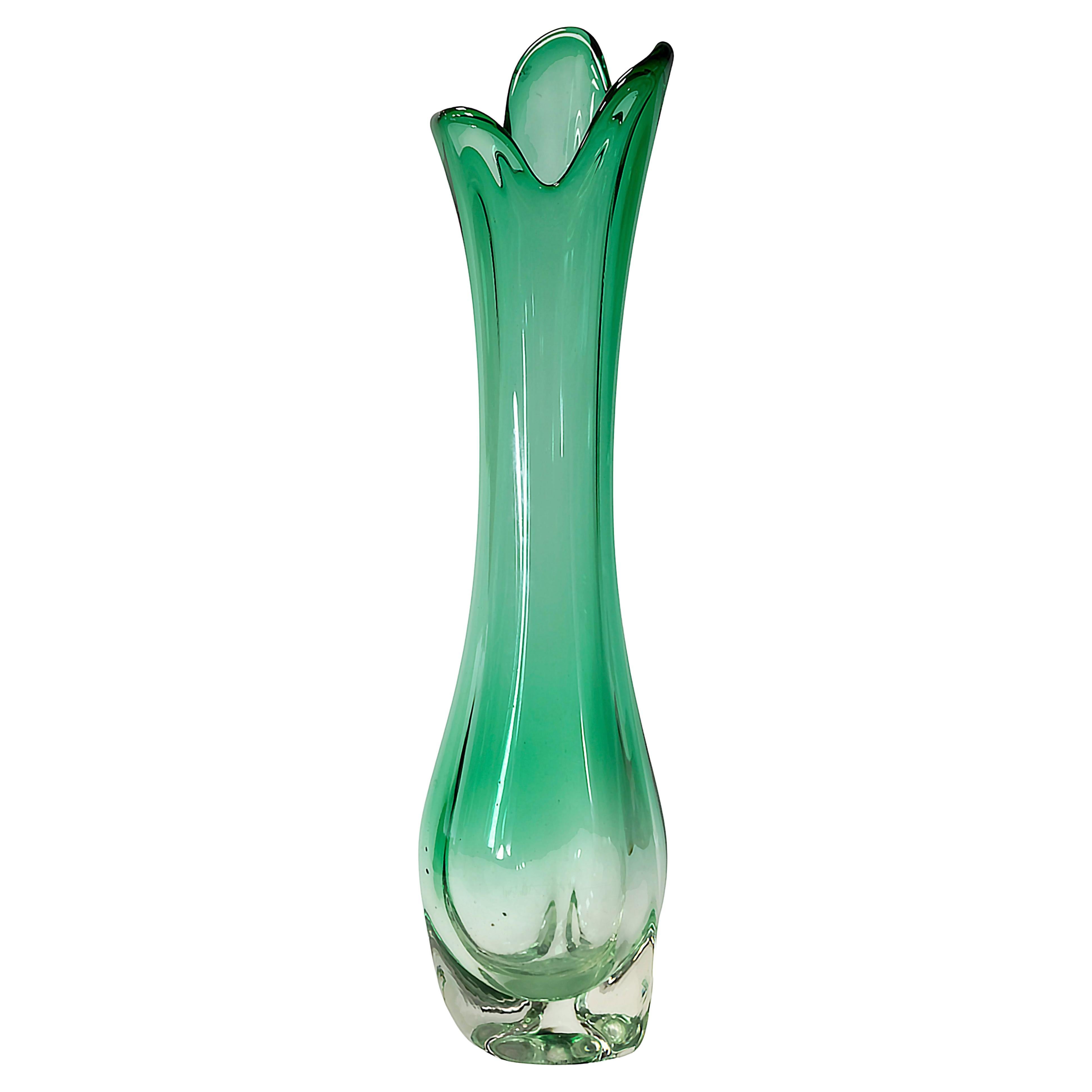 Grand vase vintage en verre Murano vert émeraude fait à la main en vente