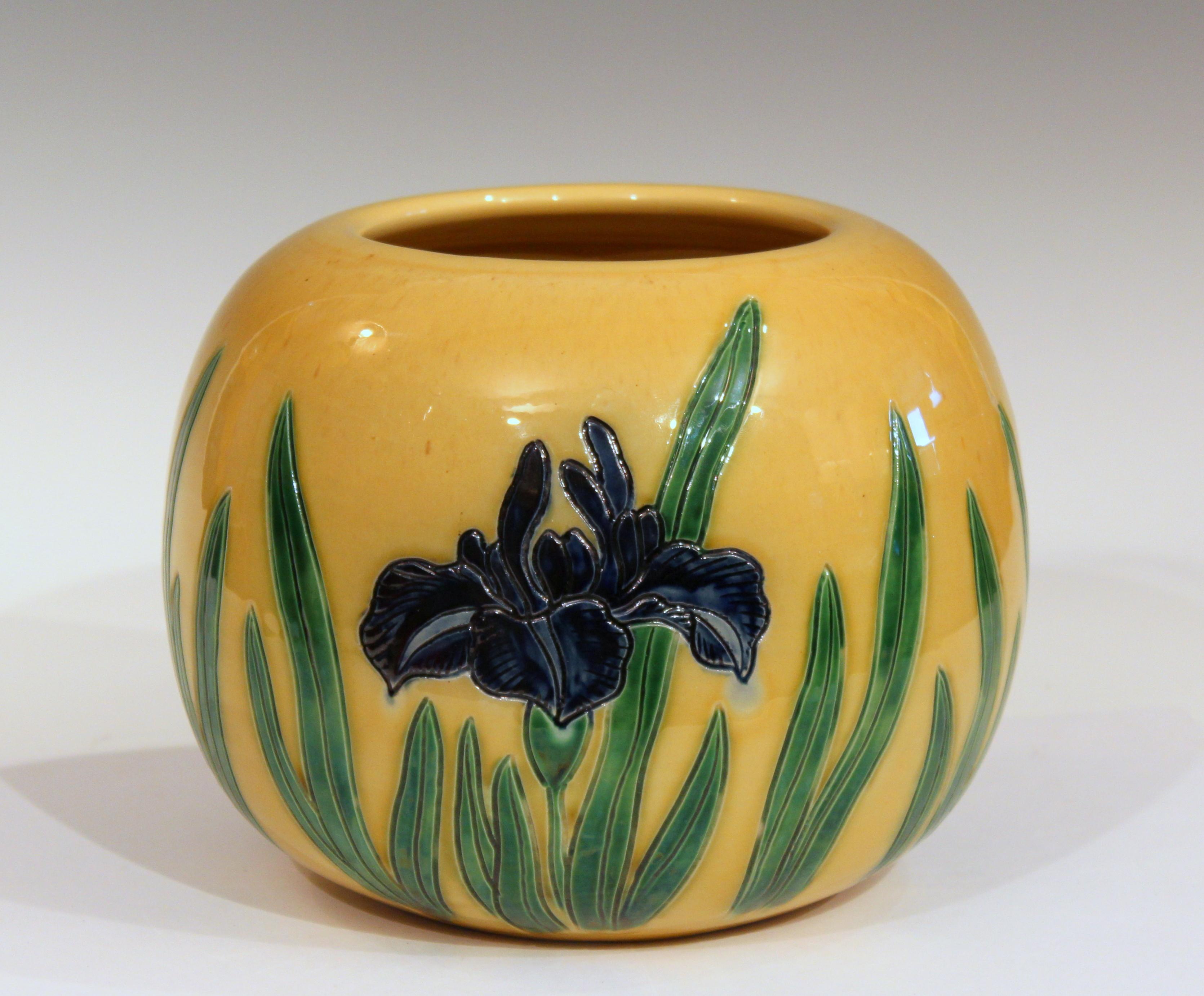Tanabe-Awaji Japanese Studio Pottery vase with three incised iris vignettes, circa 1920s. Measures: 9
