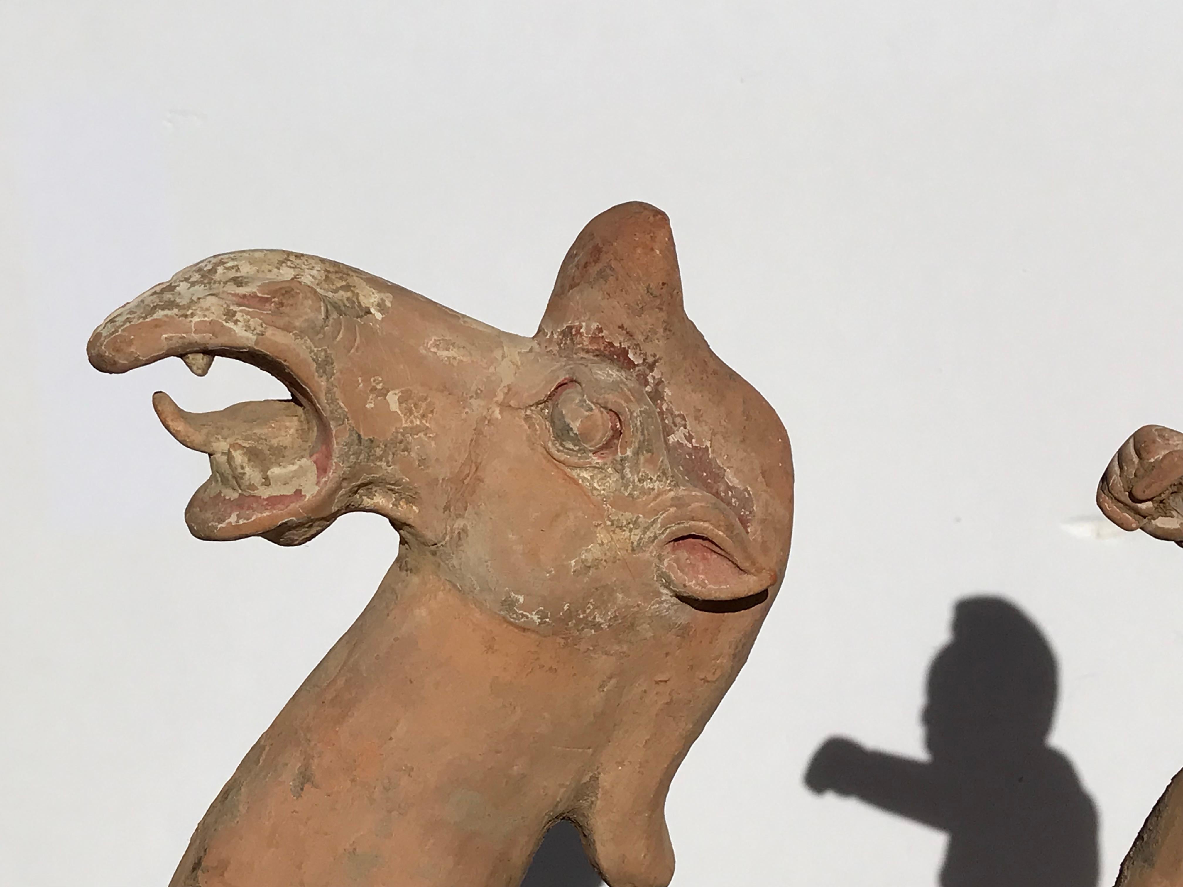 Fait main Grande sculpture en poterie de la dynastie Tang Dynasty Bactrian Camel and Rider en vente