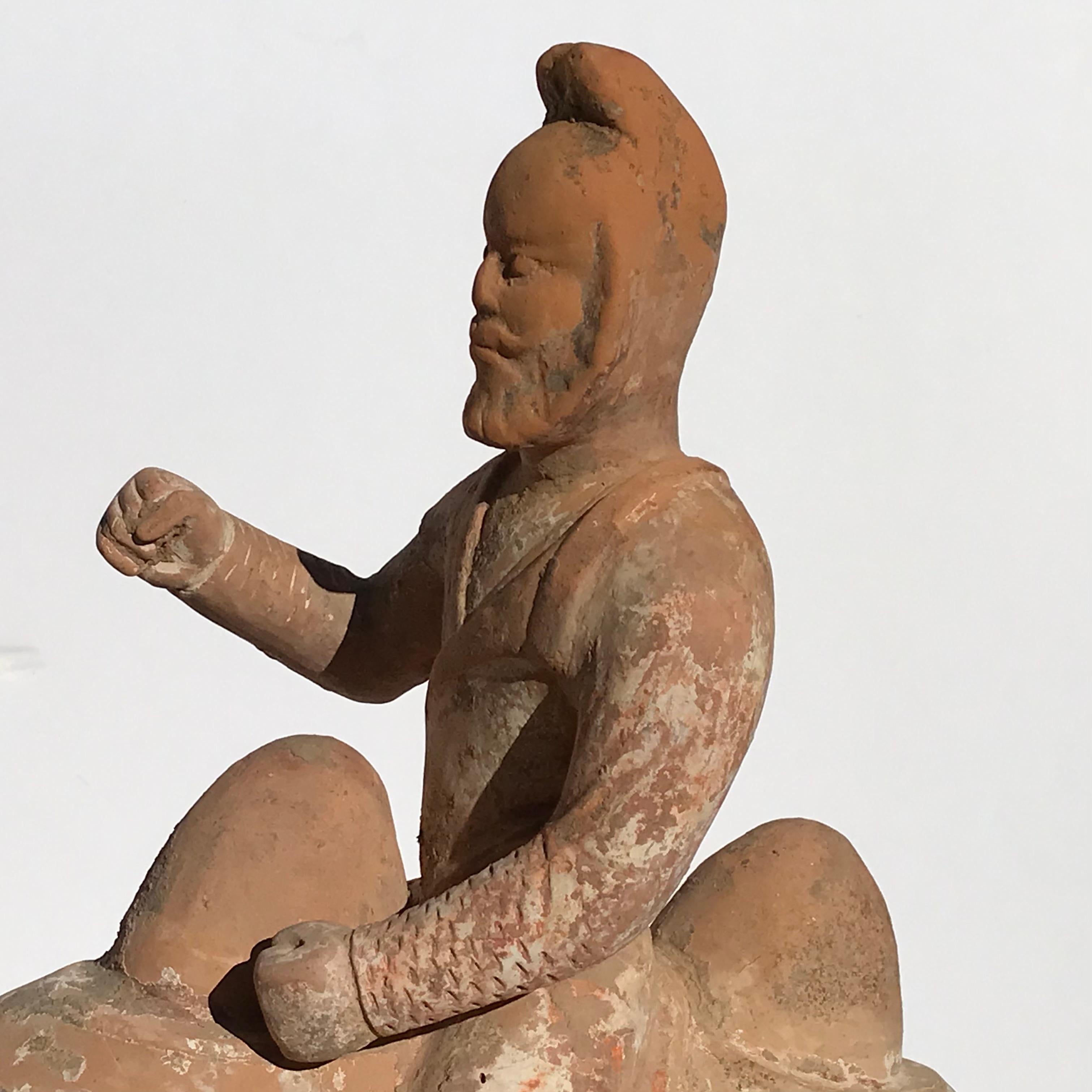 XVIIIe siècle et antérieur Grande sculpture en poterie de la dynastie Tang Dynasty Bactrian Camel and Rider en vente