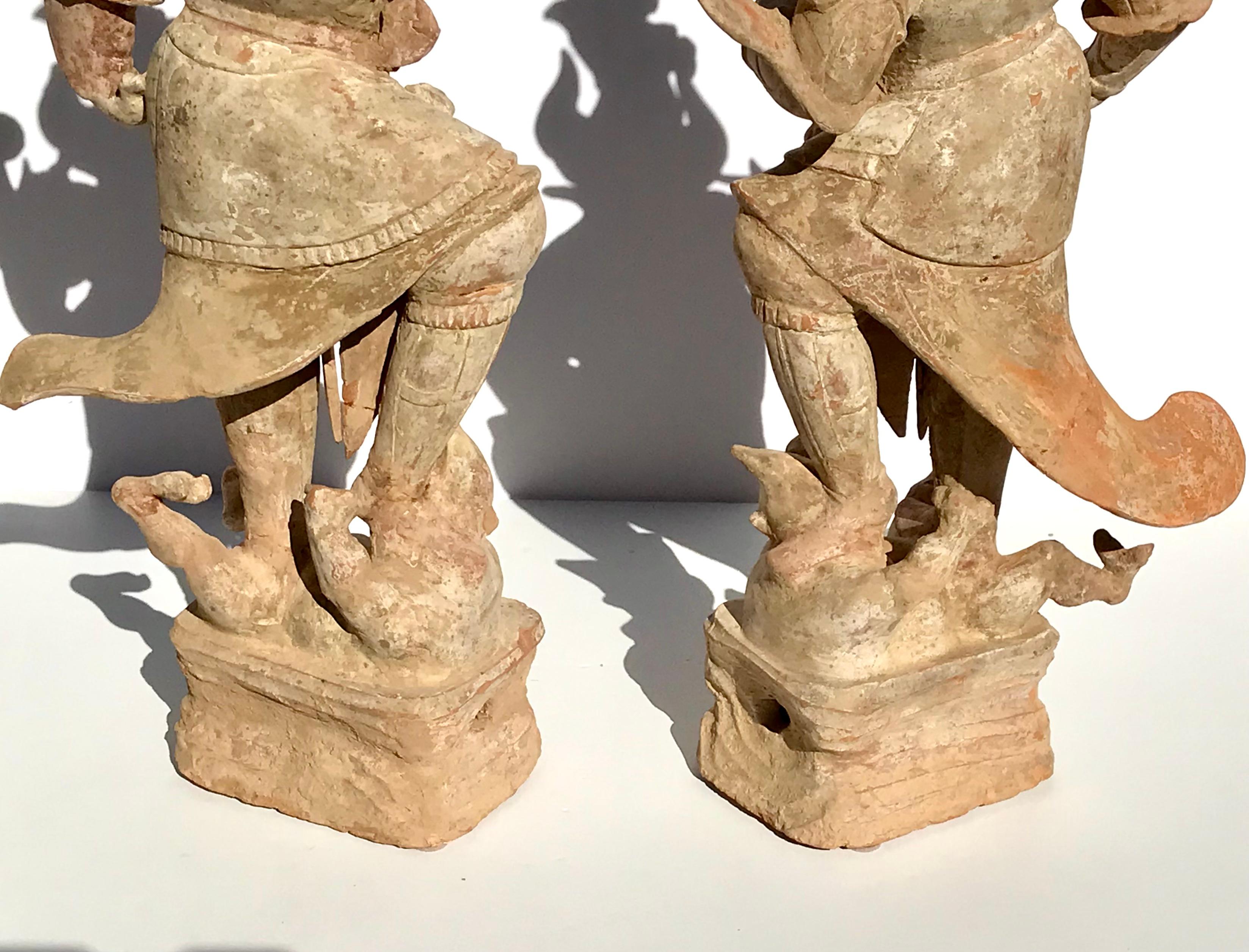 Large Tang Dynasty Pottery Painted Lokapalas Sculptures 28 Inches For Sale 5