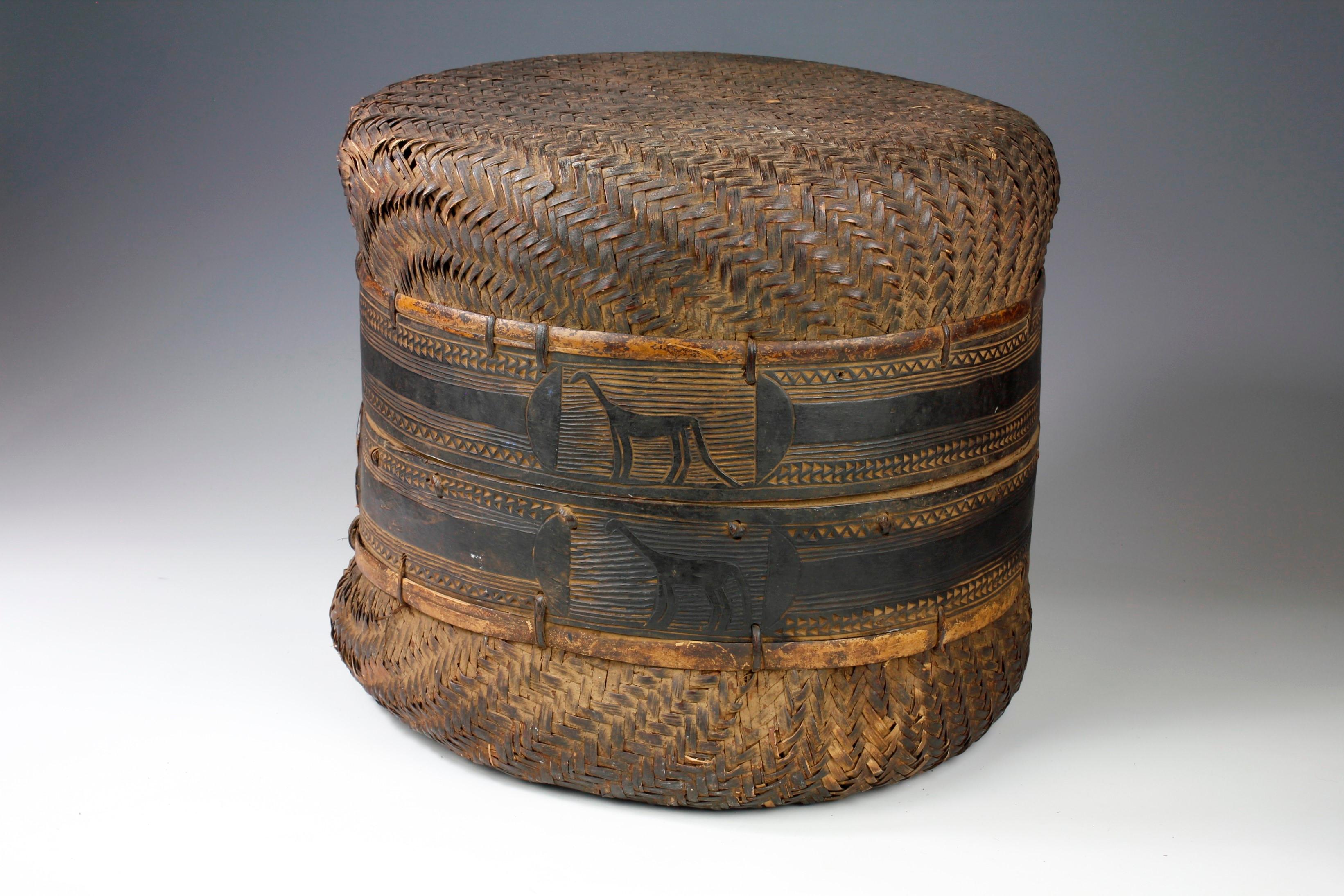 Large Tanzanian Wagogo Woven Storage Basket With Beautiful Animal Decorations For Sale 4
