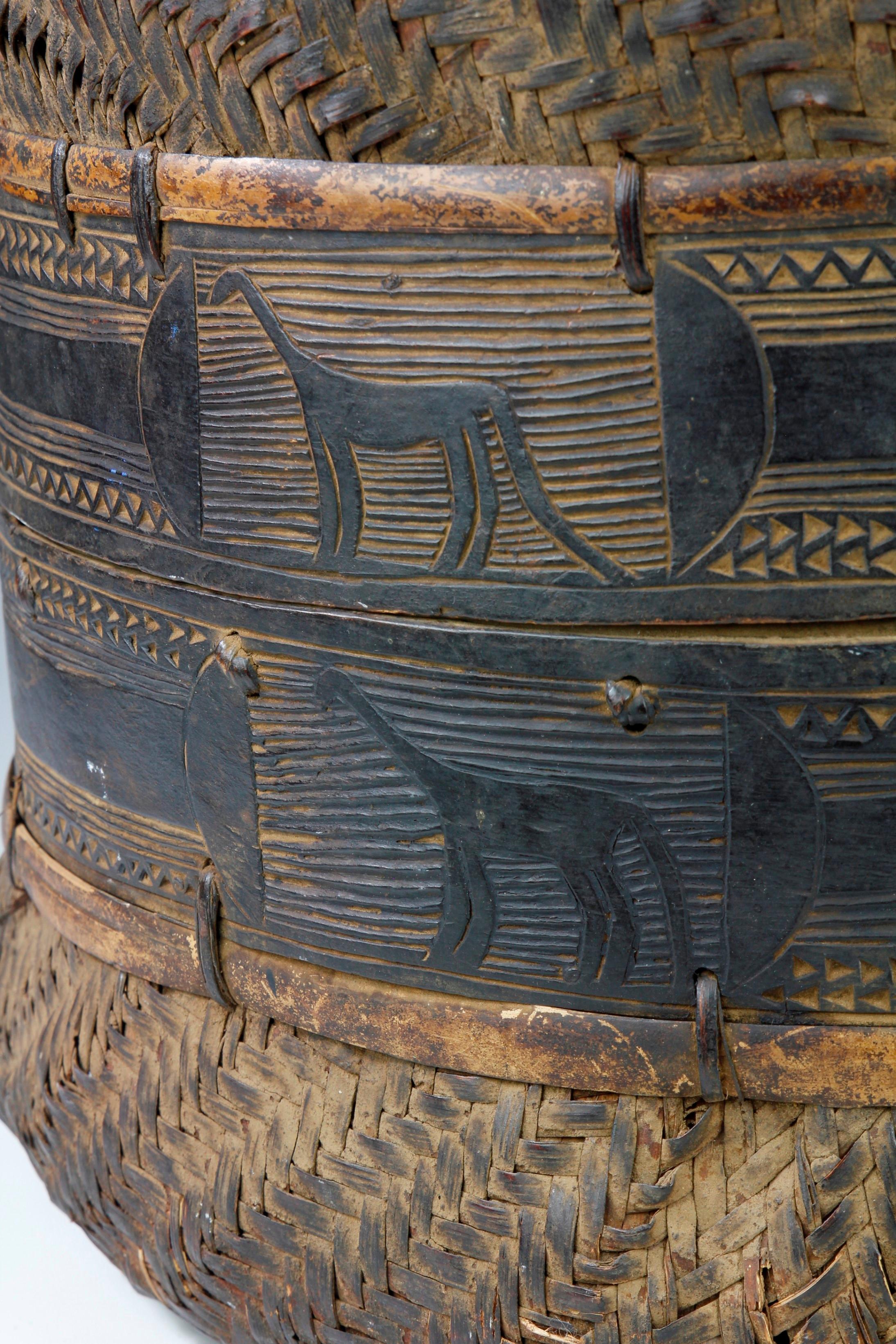 Large Tanzanian Wagogo Woven Storage Basket With Beautiful Animal Decorations For Sale 1