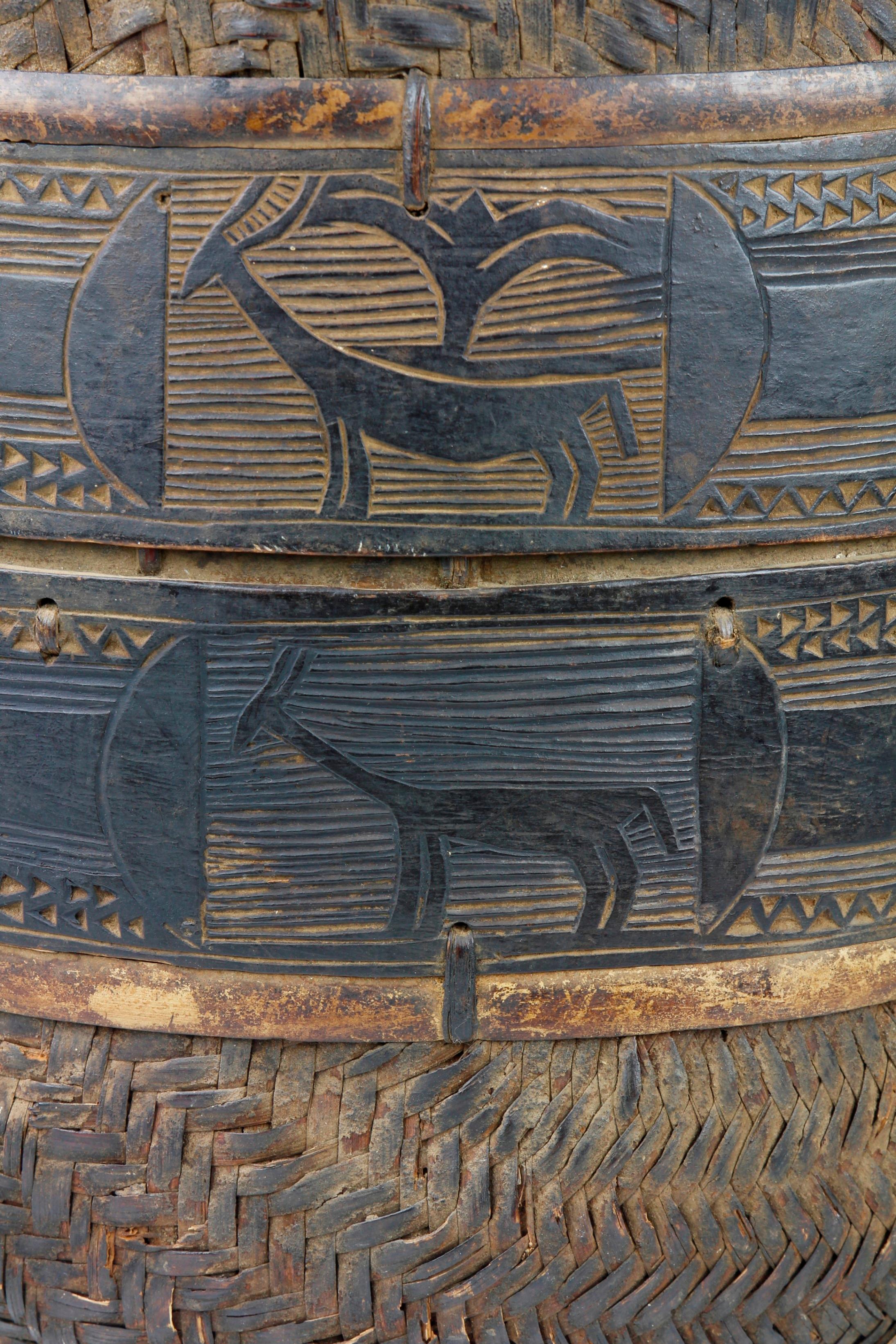 Large Tanzanian Wagogo Woven Storage Basket With Beautiful Animal Decorations For Sale 2
