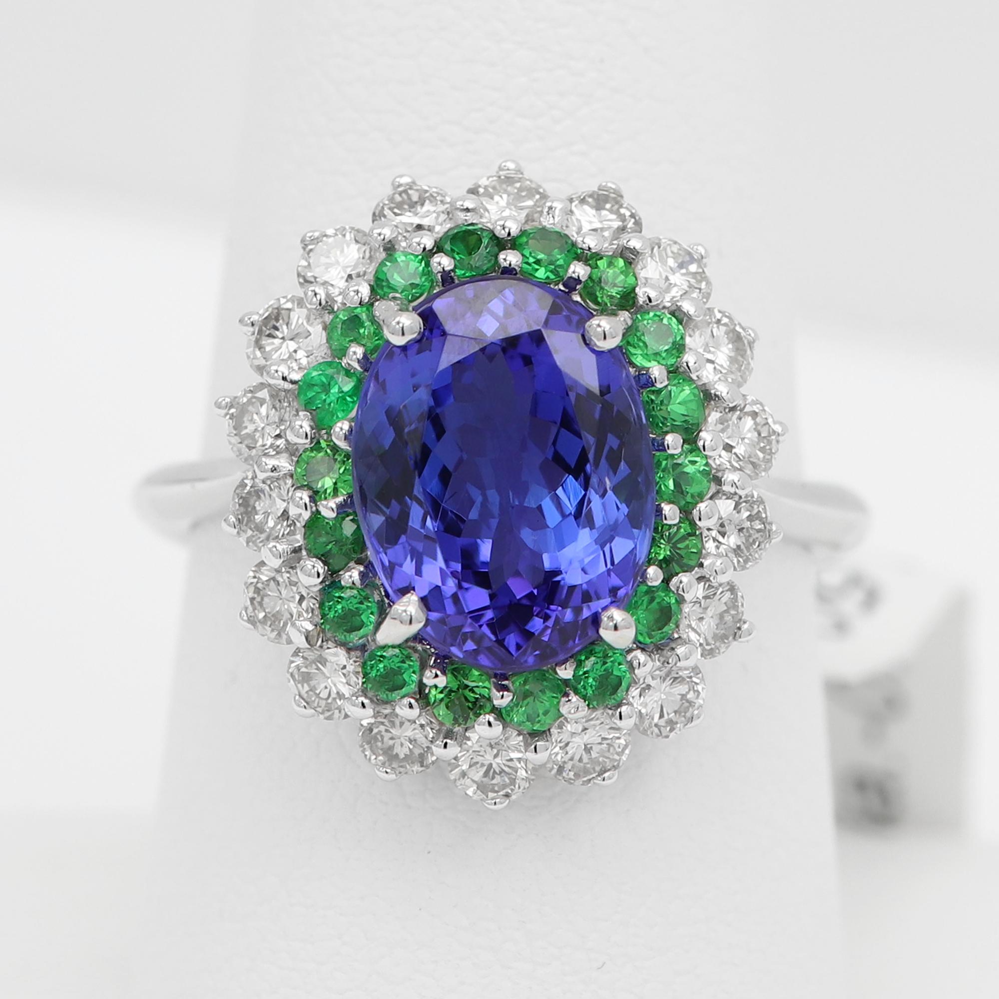 Large Tanzanite 4.20 Carat Diamond Tsavorite Ring 18 Karat Gold For Sale 1