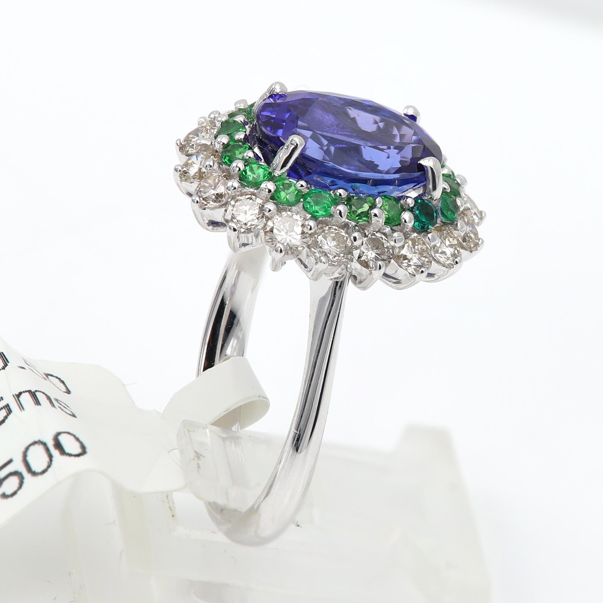 Large Tanzanite 4.20 Carat Diamond Tsavorite Ring 18 Karat Gold For Sale 4
