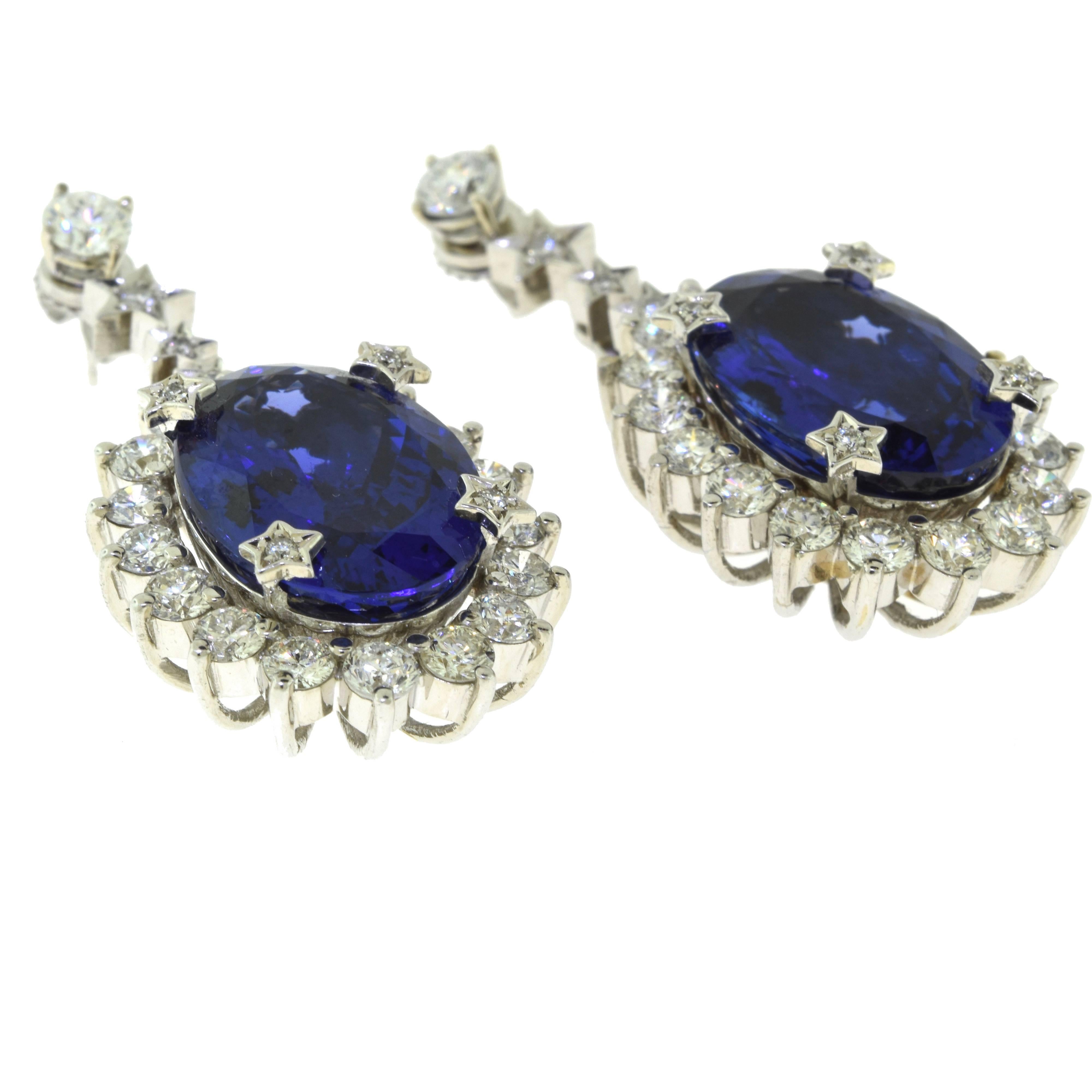 Large Tanzanite and Diamond White Gold Three-Piece Earring, Necklace, Ring Set For Sale 2
