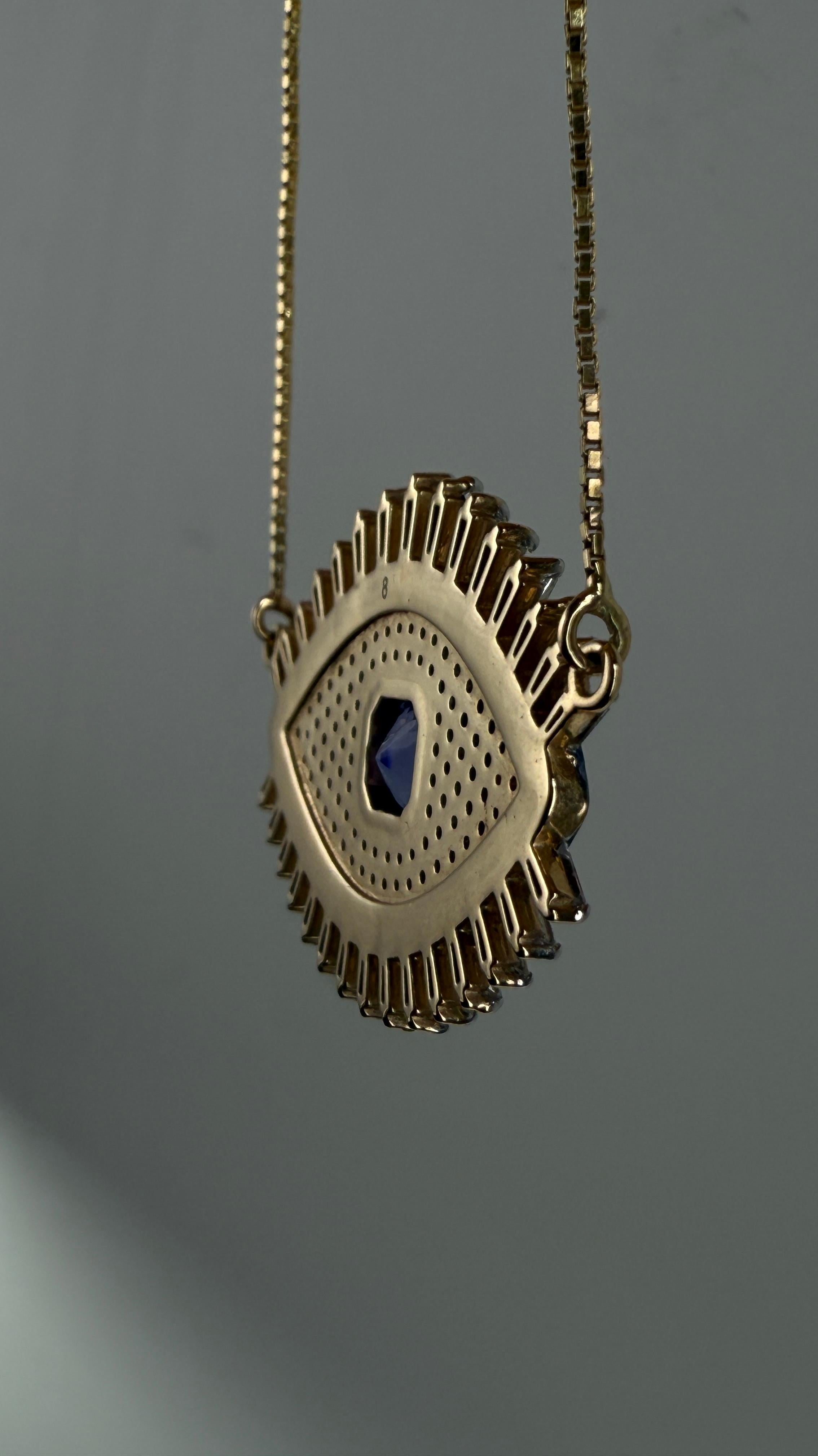 Ciondolo a forma di occhio maligno con tanzanite e diamante in oro 18 carati In condizioni Nuovo in vendita a New York, NY