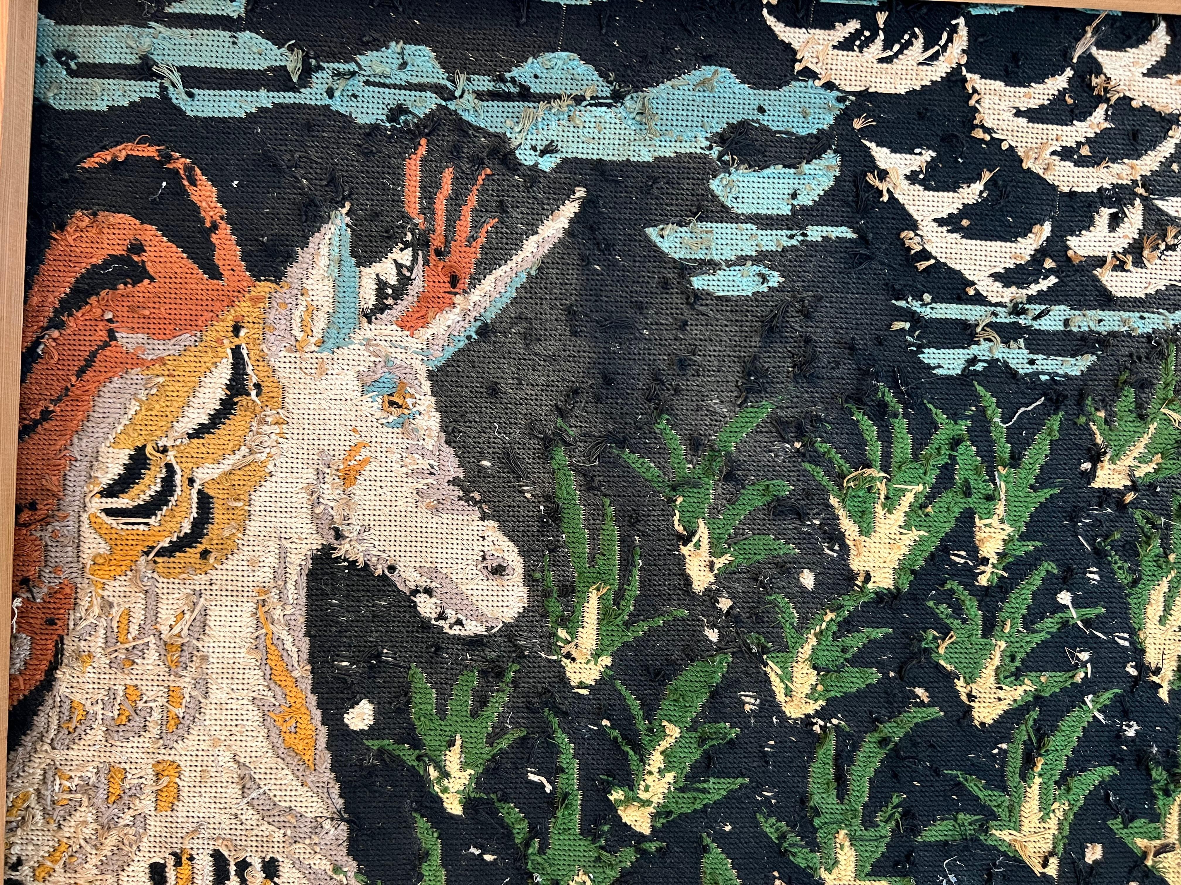 Grande arazzo raffigurante un unicorno firmato MO in vendita 8