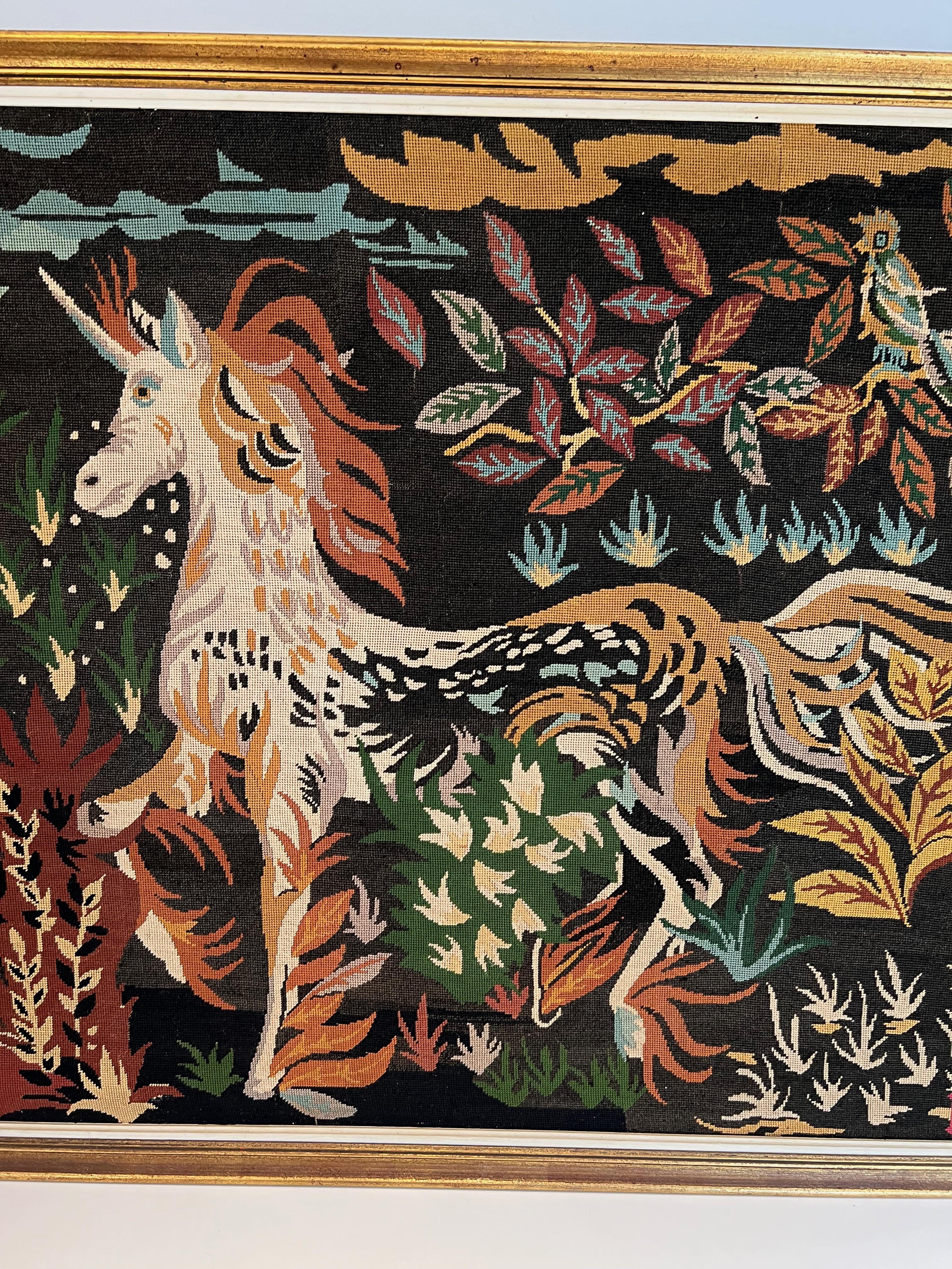 Mid-Century moderno Grande arazzo raffigurante un unicorno firmato MO in vendita
