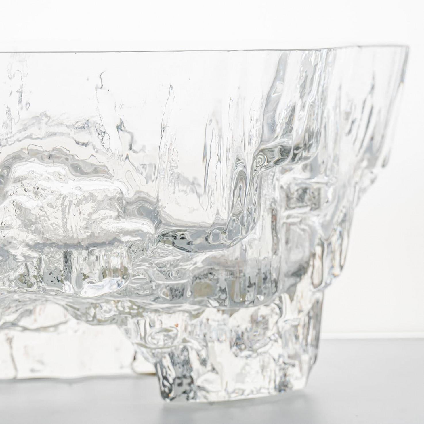 Large Tapio Wirkkala Glass Footed Bowl, Inari, Finland Finlandés en venta