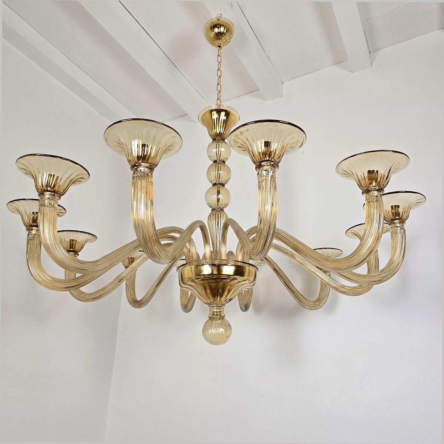 Large Taupe color Murano glass chandelier In Excellent Condition For Sale In Dallas, TX