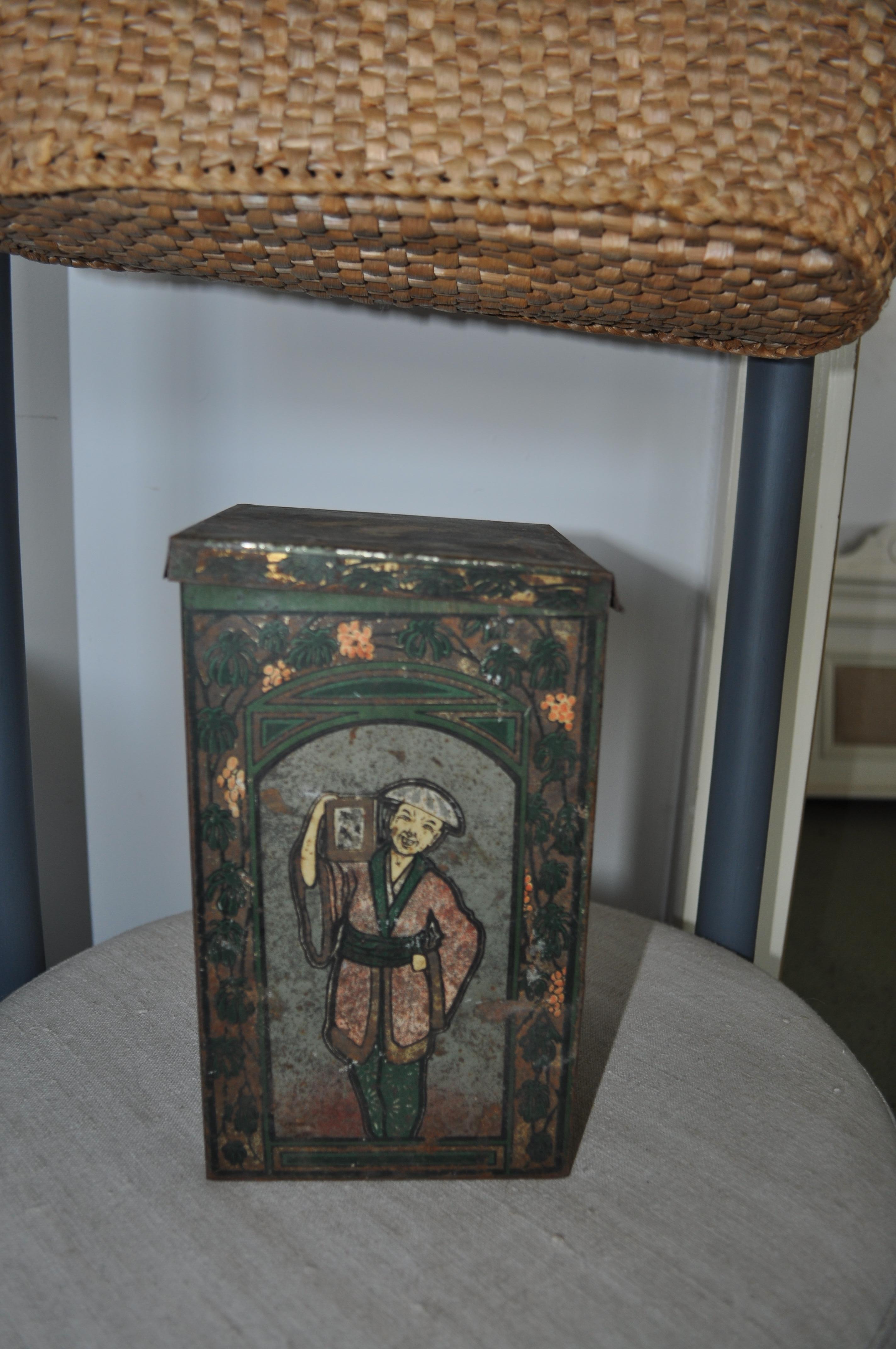 Large Tea Box, from the 1930s, Asian Tea Tin In Good Condition For Sale In Lábatlan, HU
