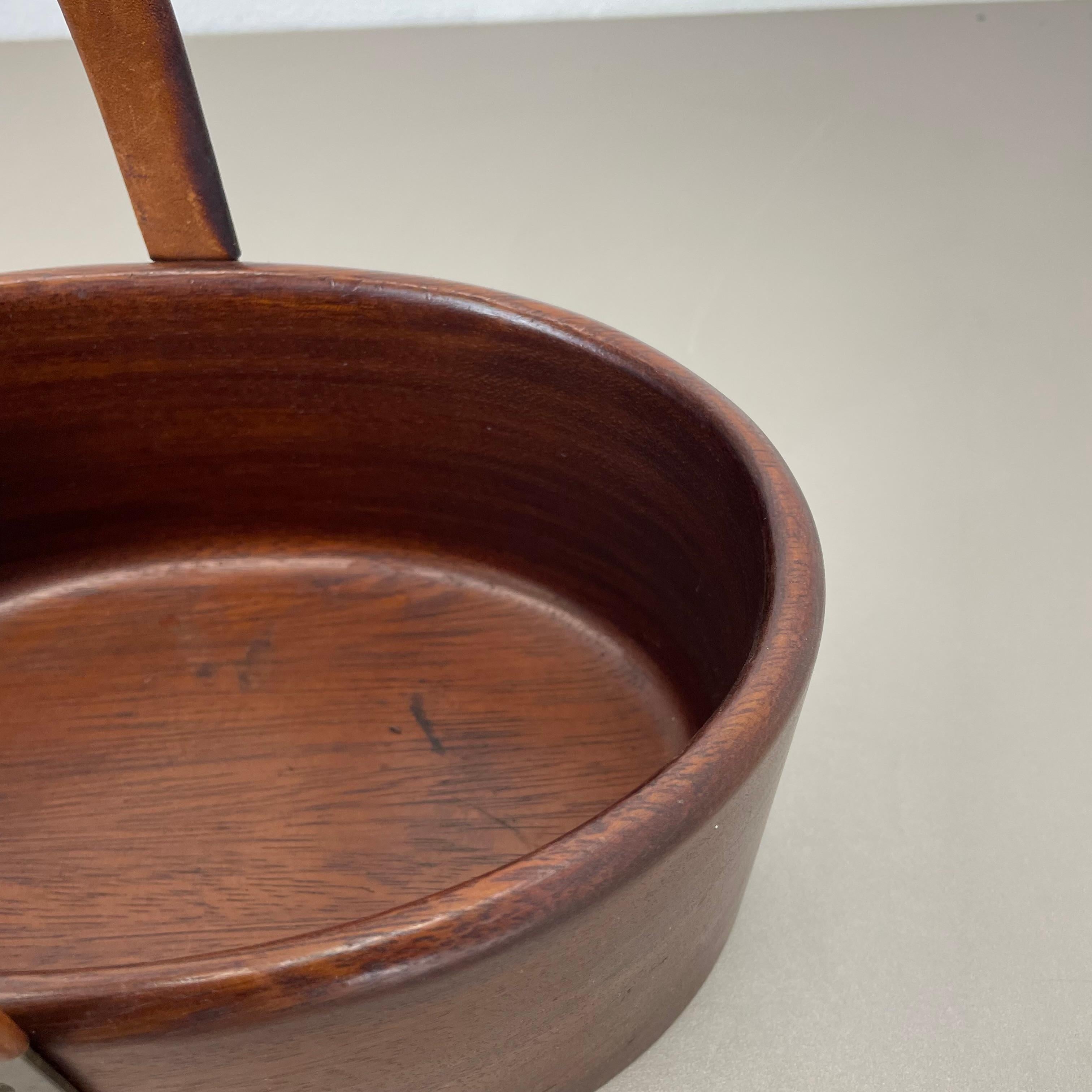 Grande ciotola in teak con manico in ottone e pelle di Carl Auböck, Austria, anni '50 in vendita 5